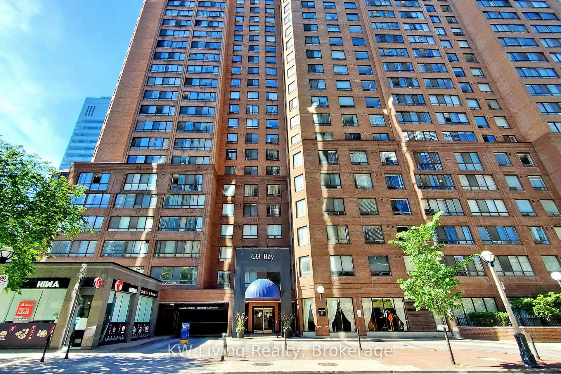 Photo 3 of Unit 814, 633 Bay Street, Toronto, Bay Street Corridor — HOMEH