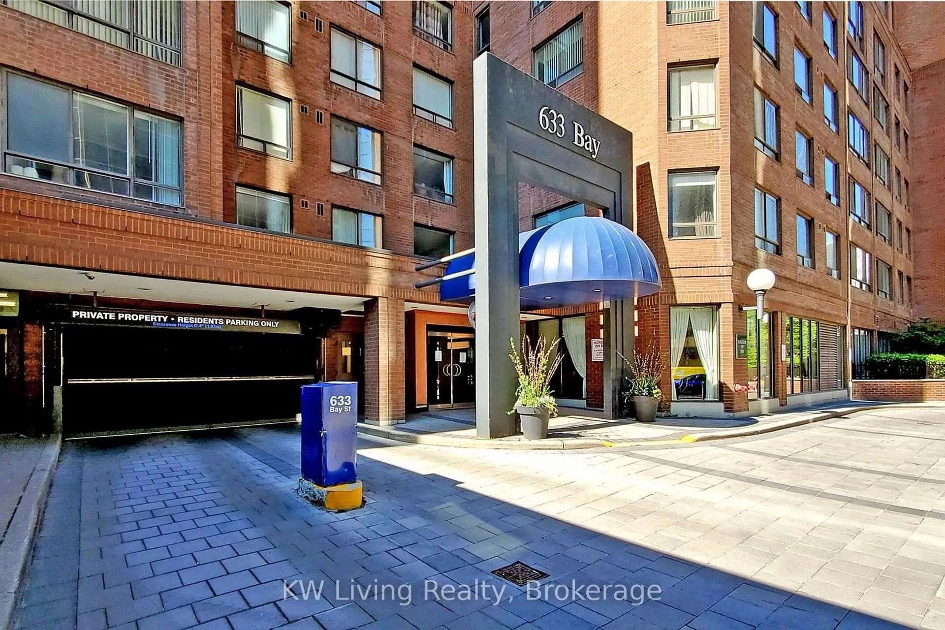 Photo 4 of Unit 814, 633 Bay Street, Toronto, Bay Street Corridor — HOMEH
