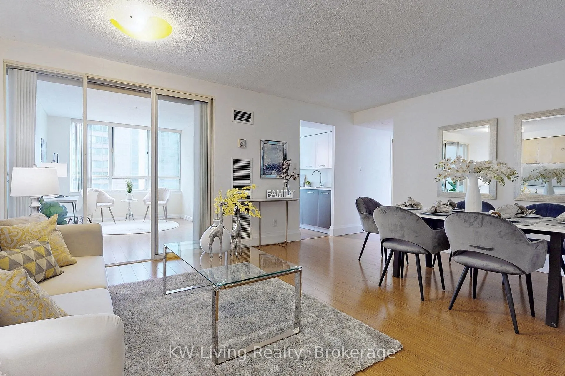 Photo 7 of Unit 814, 633 Bay Street, Toronto, Bay Street Corridor — HOMEH