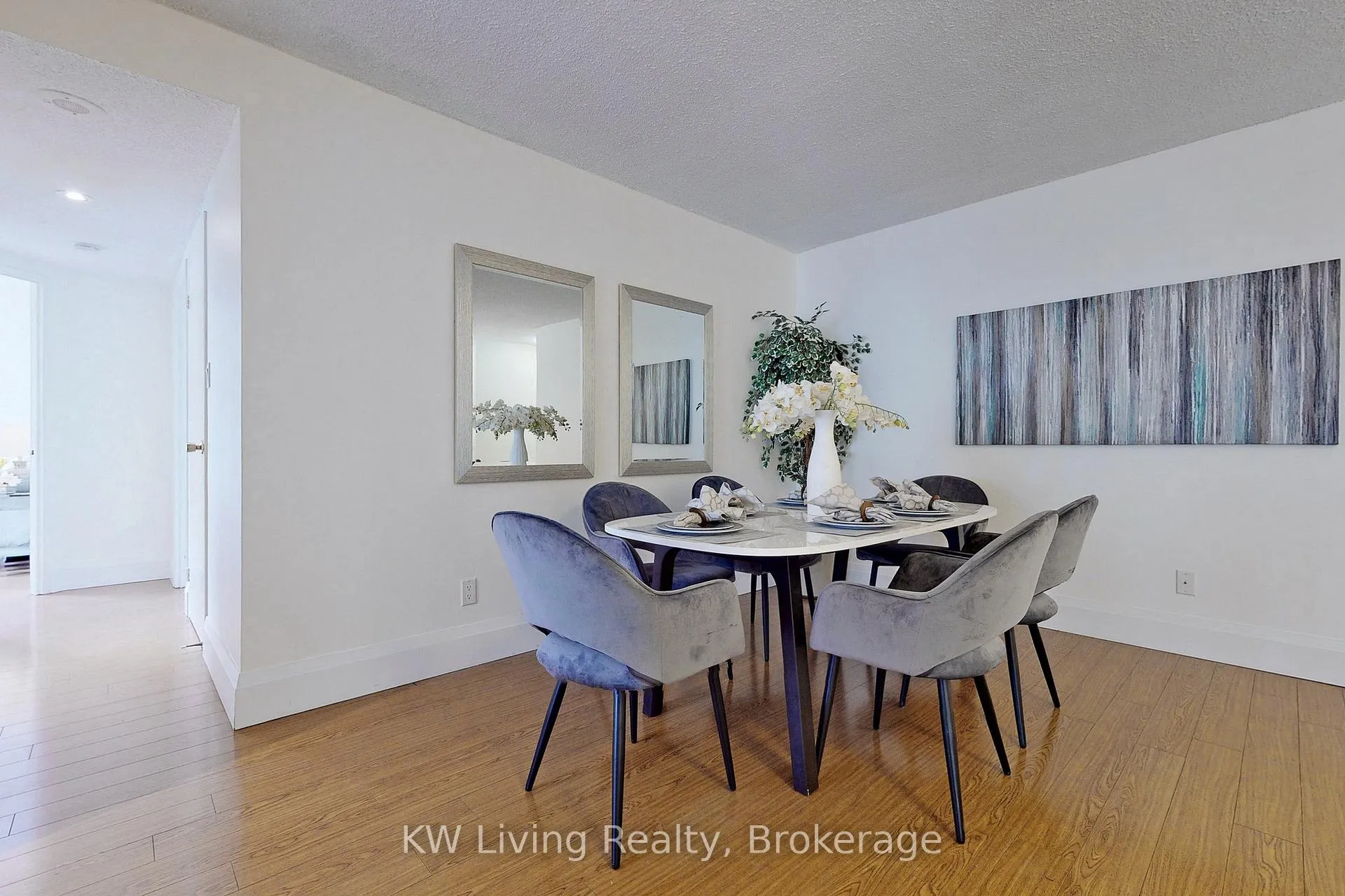 Photo 12 of Unit 814, 633 Bay Street, Toronto, Bay Street Corridor — HOMEH