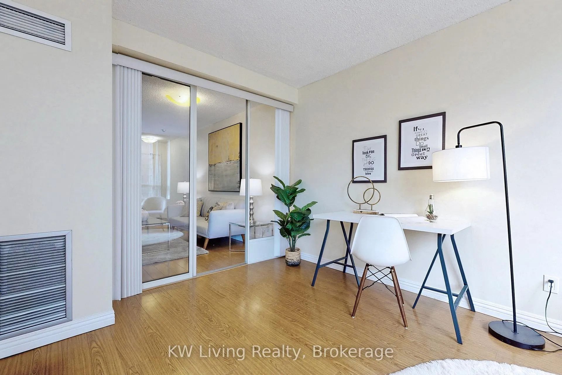 Photo 18 of Unit 814, 633 Bay Street, Toronto, Bay Street Corridor — HOMEH