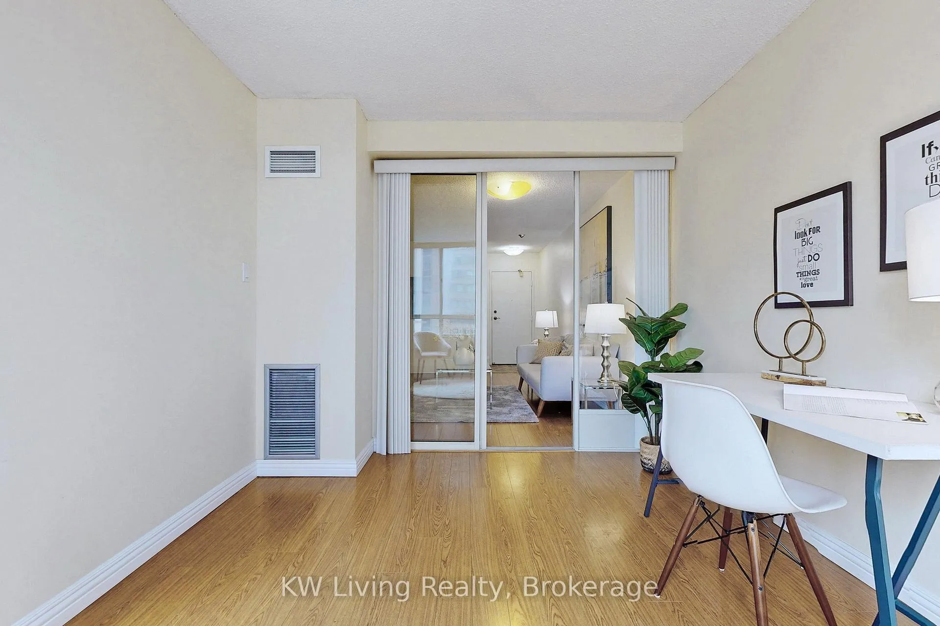 Photo 19 of Unit 814, 633 Bay Street, Toronto, Bay Street Corridor — HOMEH