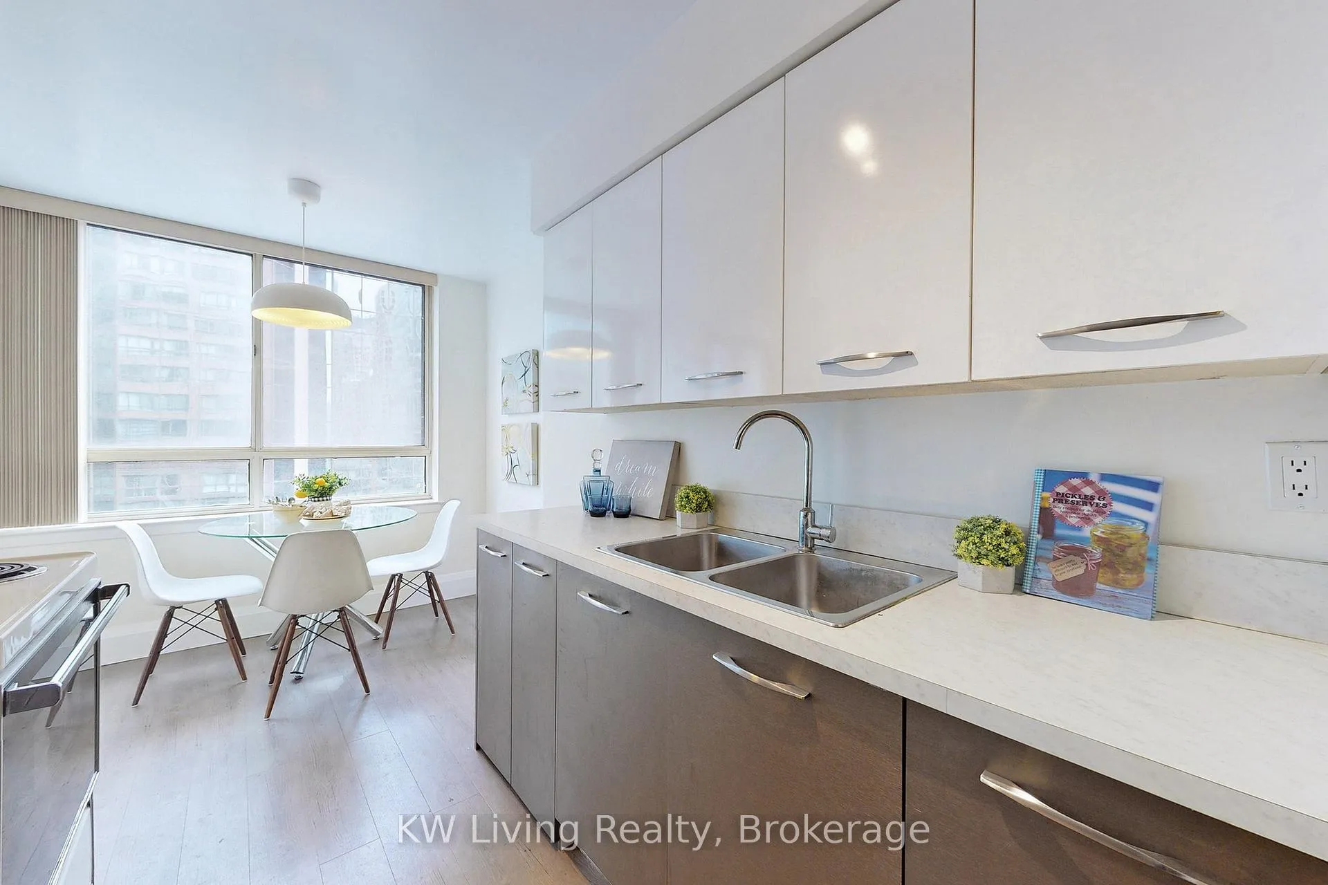 Photo 21 of Unit 814, 633 Bay Street, Toronto, Bay Street Corridor — HOMEH