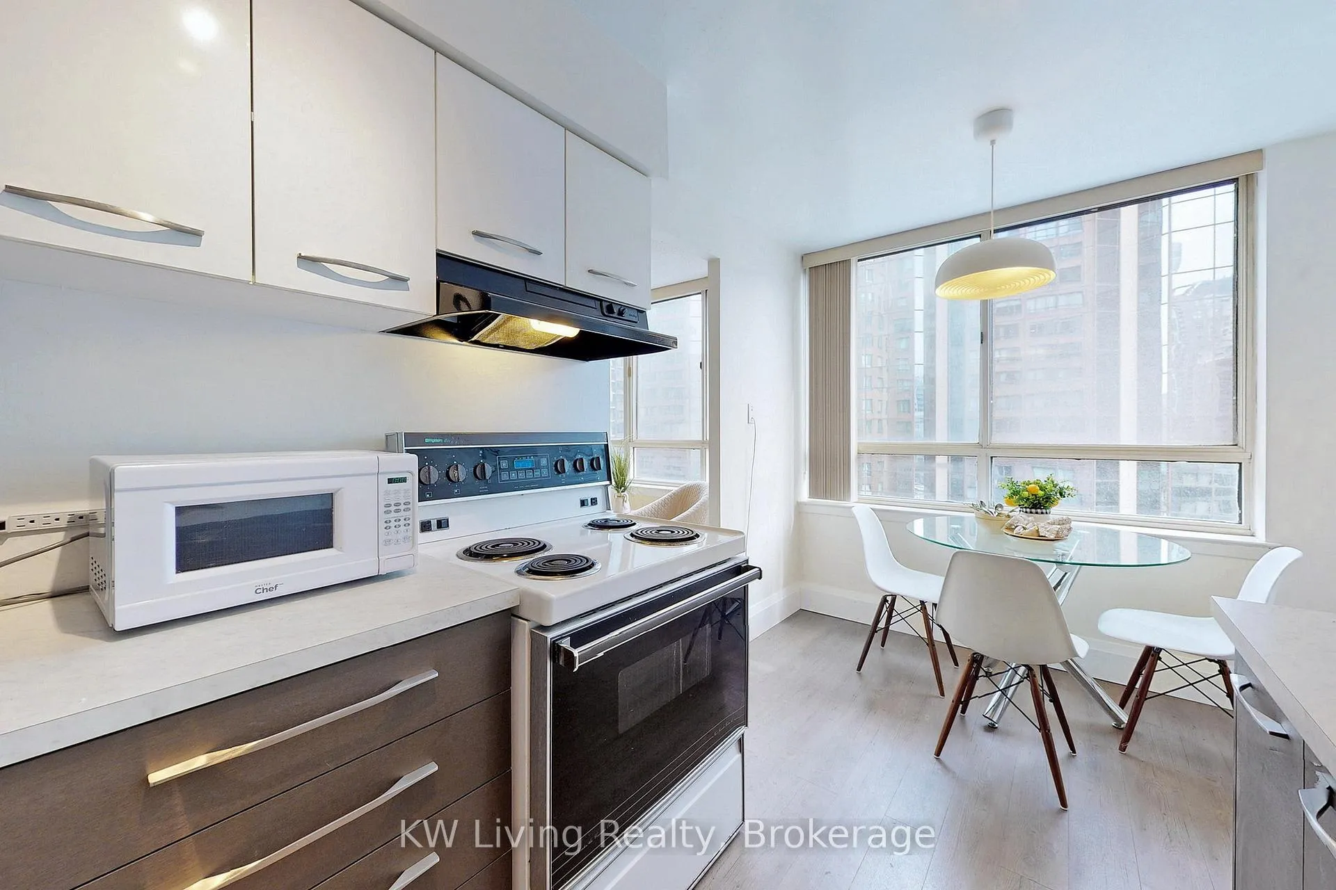 Photo 22 of Unit 814, 633 Bay Street, Toronto, Bay Street Corridor — HOMEH