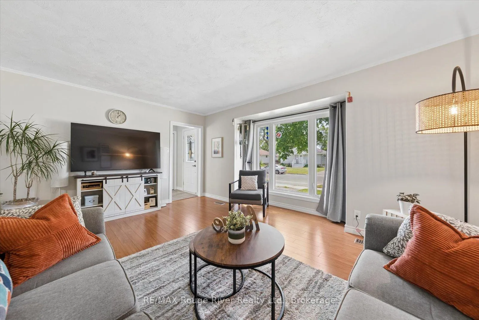 Photo 6 of 542 O'connell Road, Peterborough, Otonabee Ward 1 — HOMEH