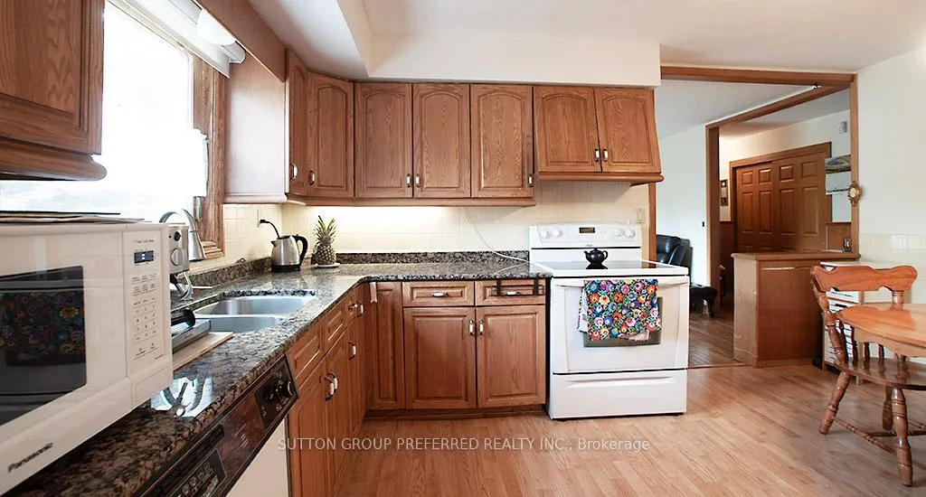 Photo 5 of 802 Phyllis Street, London, South E — HOMEH