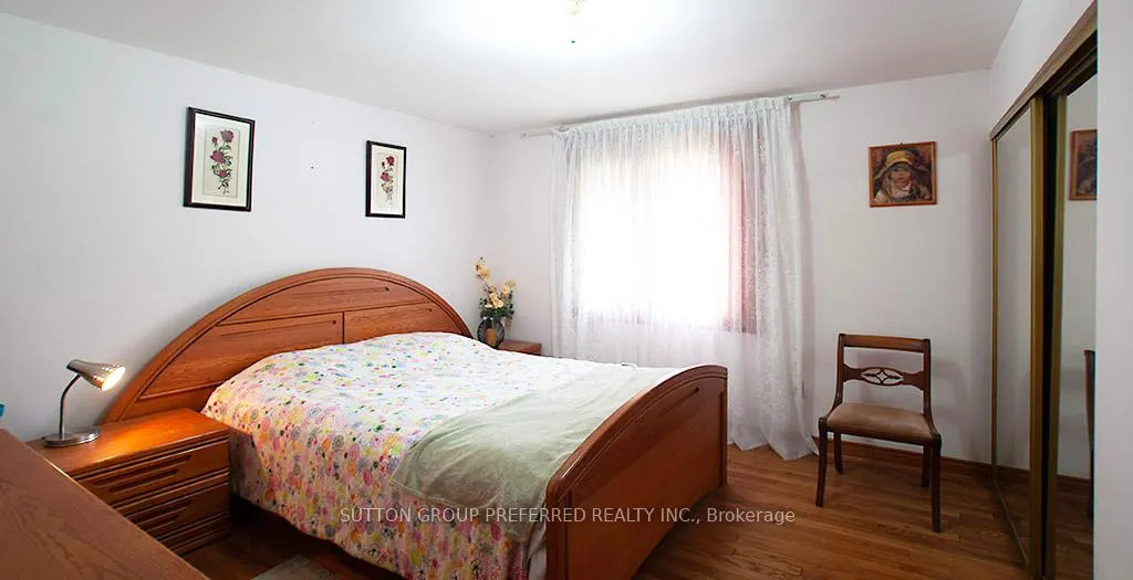 Photo 9 of 802 Phyllis Street, London, South E — HOMEH
