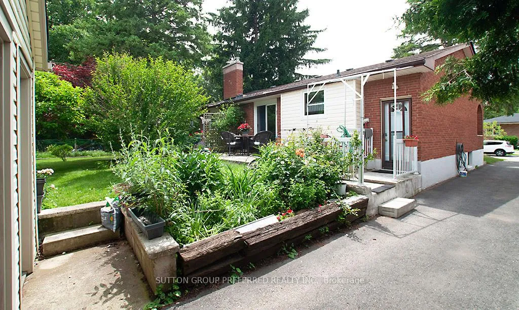 Photo 17 of 802 Phyllis Street, London, South E — HOMEH