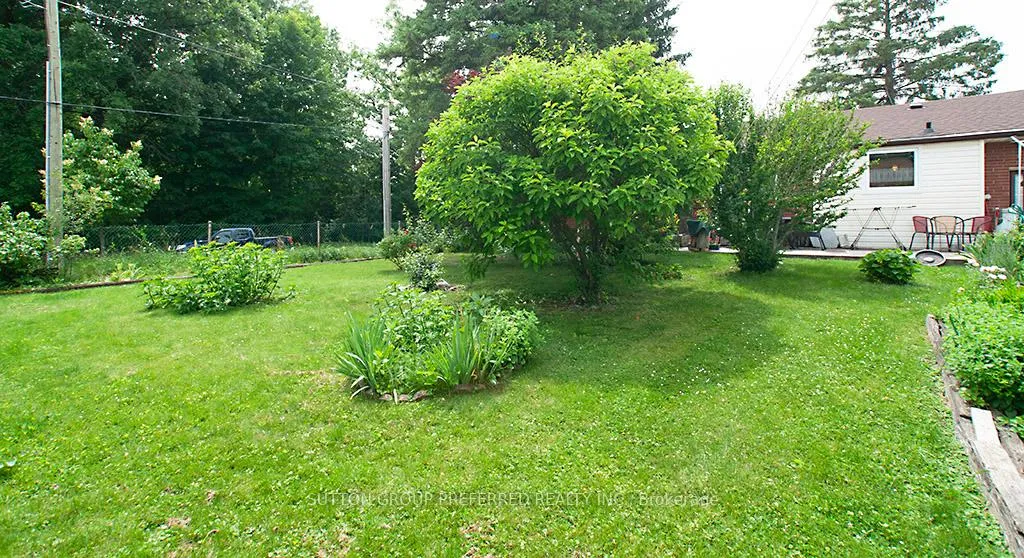 Photo 18 of 802 Phyllis Street, London, South E — HOMEH