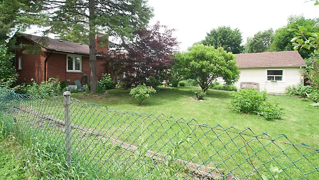 Photo 22 of 802 Phyllis Street, London, South E — HOMEH