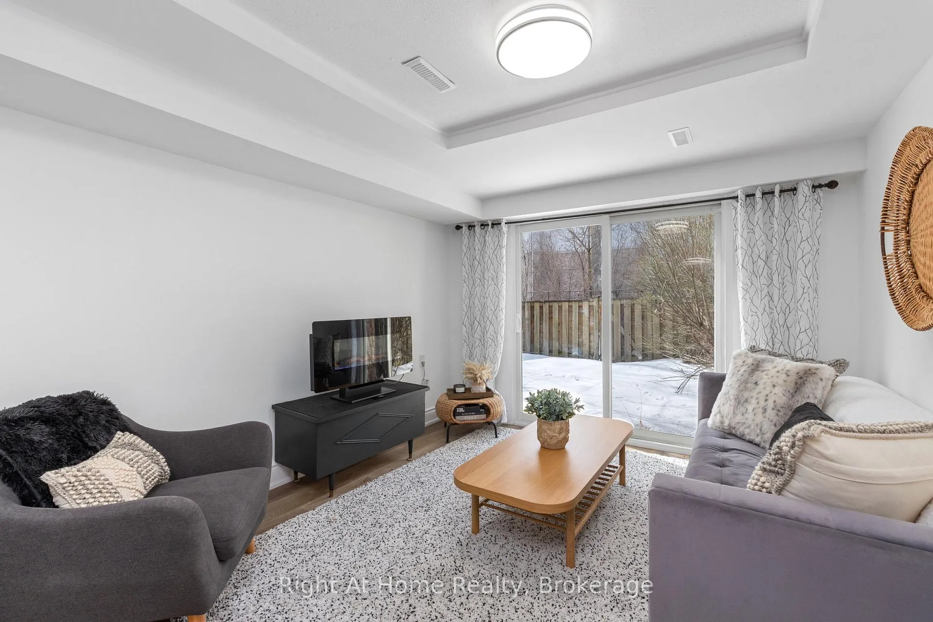 Photo 20 of Unit 3, 1400 Mary Street N, Oshawa, Samac — HOMEH