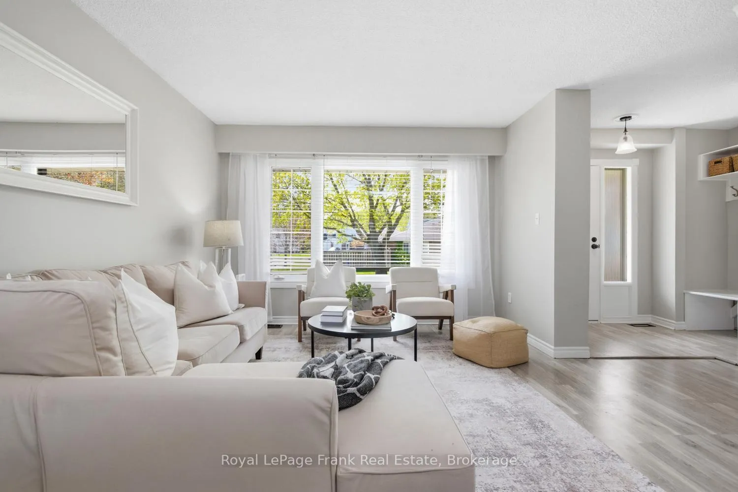 Photo 5 of 449 Lanark Drive, Oshawa, McLaughlin — HOMEH