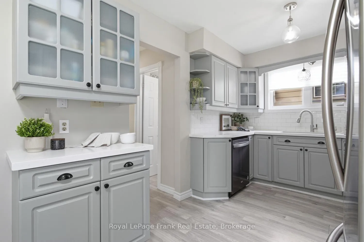 Photo 9 of 449 Lanark Drive, Oshawa, McLaughlin — HOMEH