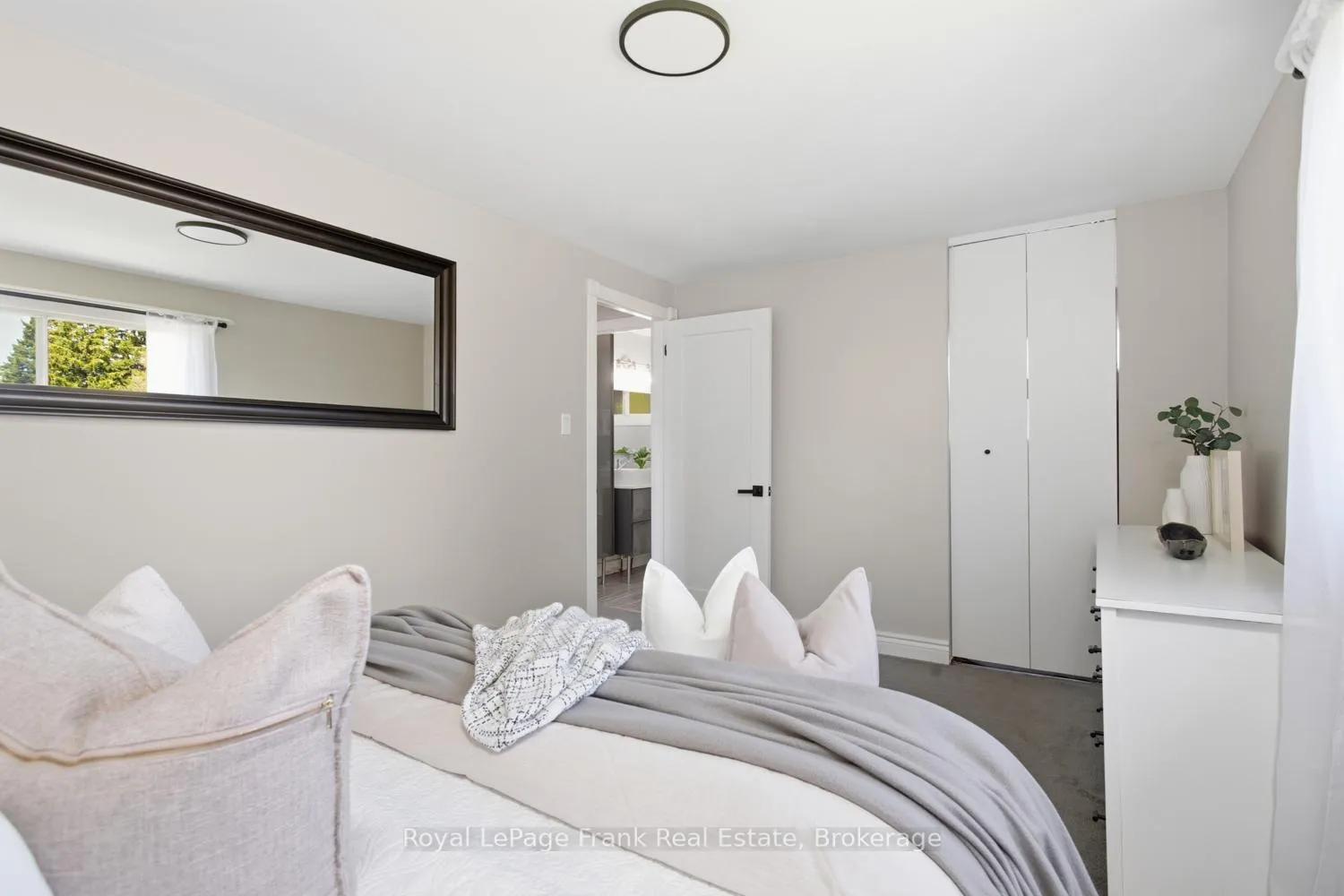 Photo 16 of 449 Lanark Drive, Oshawa, McLaughlin — HOMEH