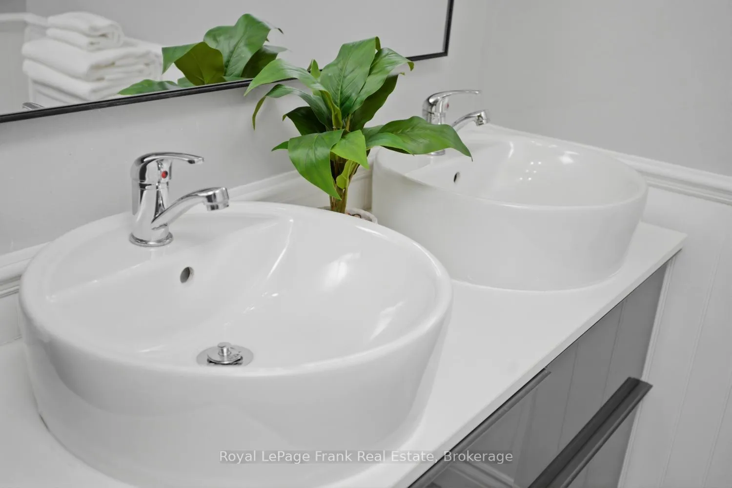 Photo 24 of 449 Lanark Drive, Oshawa, McLaughlin — HOMEH