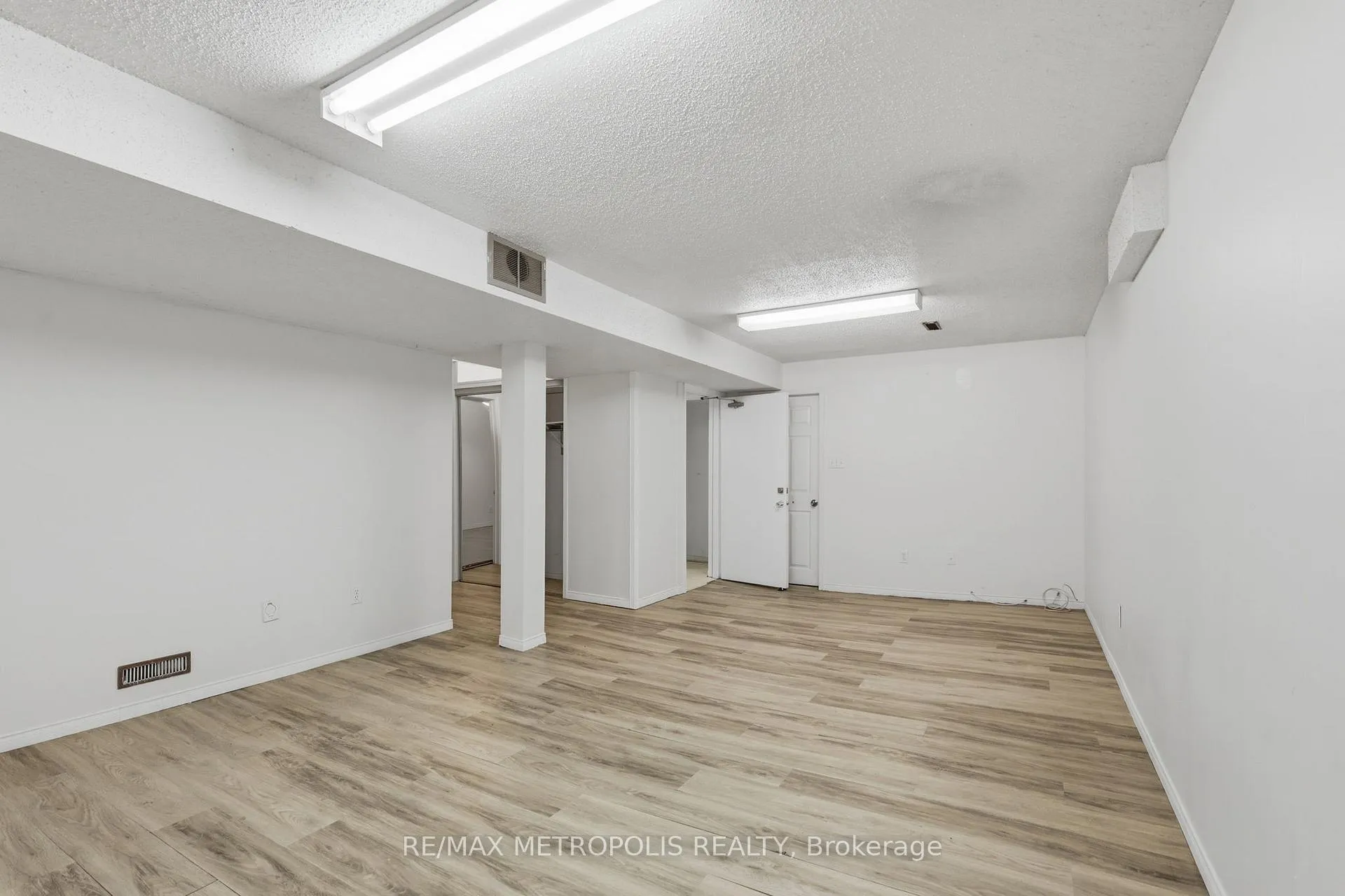 Photo 3 of Unit BSMT, 584 Strouds Lane, Pickering, Amberlea — HOMEH
