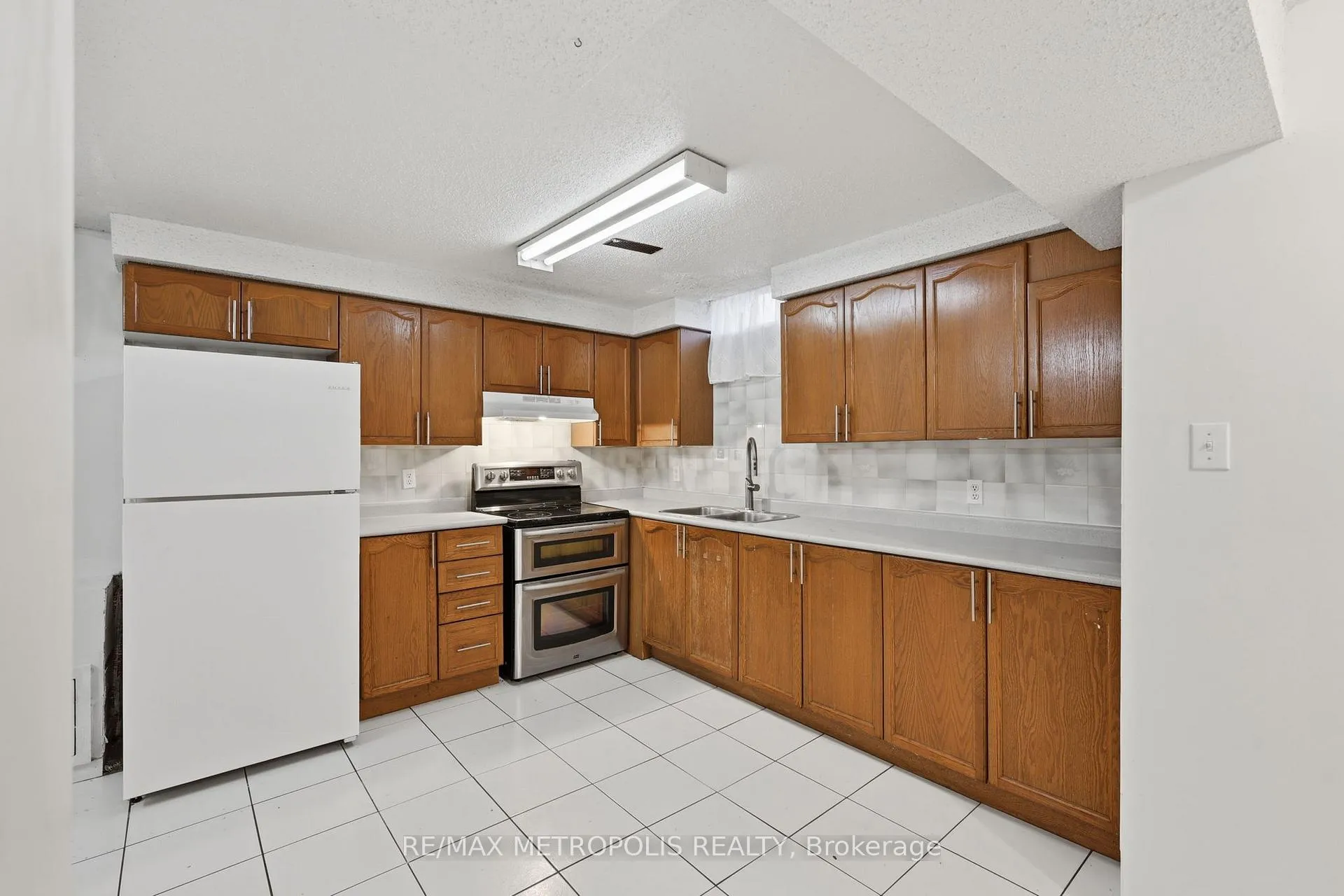 Photo 4 of Unit BSMT, 584 Strouds Lane, Pickering, Amberlea — HOMEH