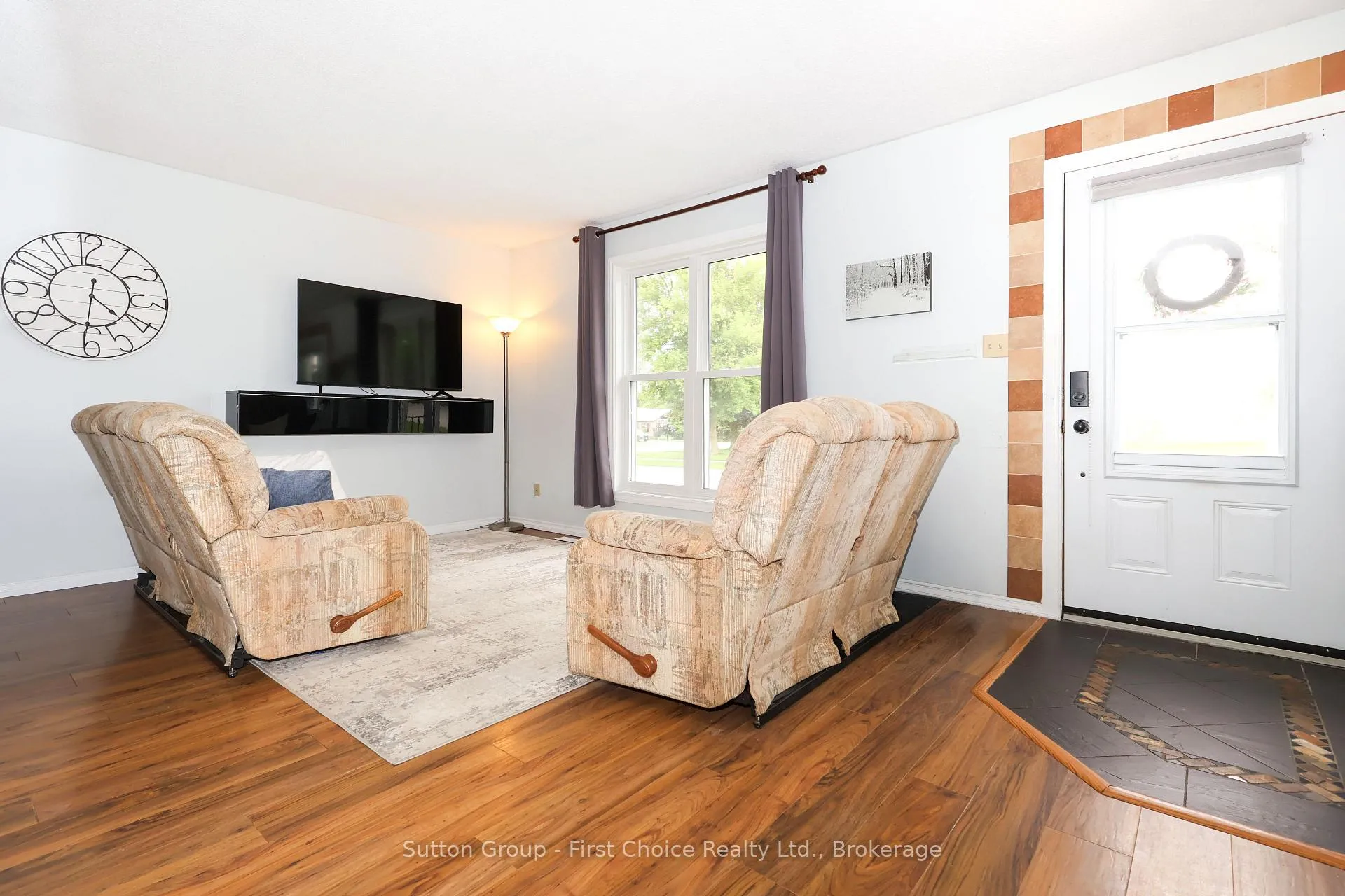 Photo 2 of Unit B, 129 Mitchell Court, West Perth, Mitchell — HOMEH