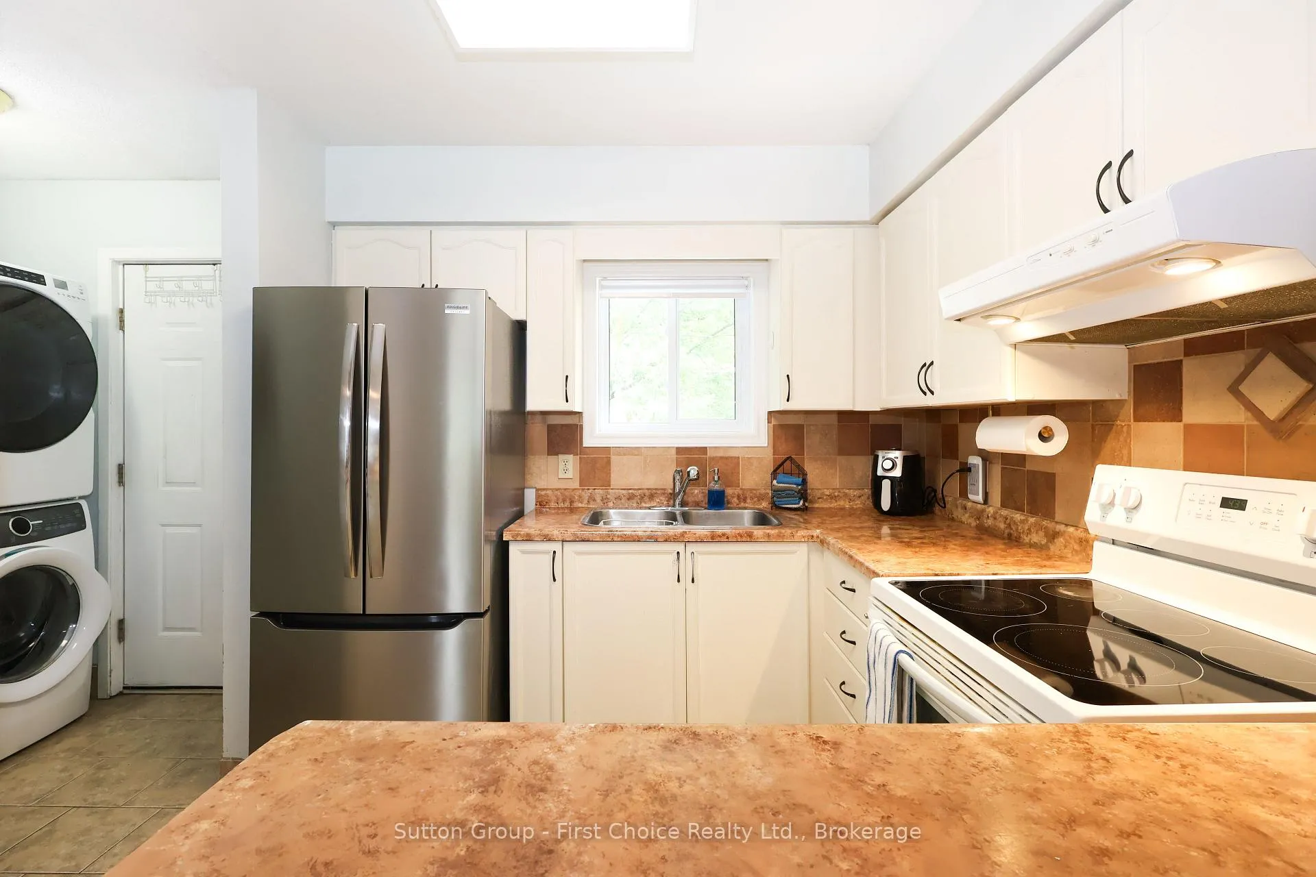 Photo 8 of Unit B, 129 Mitchell Court, West Perth, Mitchell — HOMEH