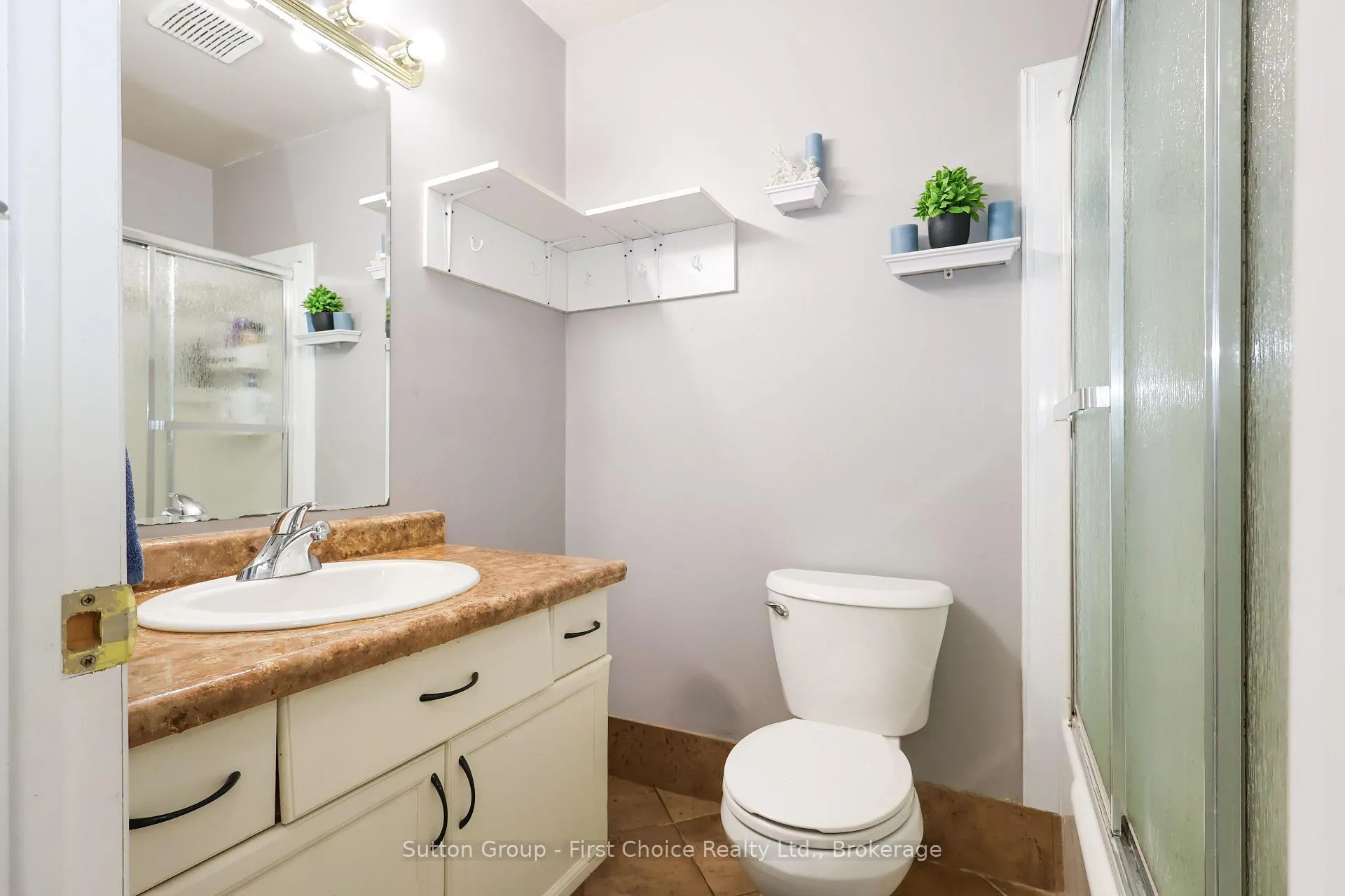 Photo 11 of Unit B, 129 Mitchell Court, West Perth, Mitchell — HOMEH