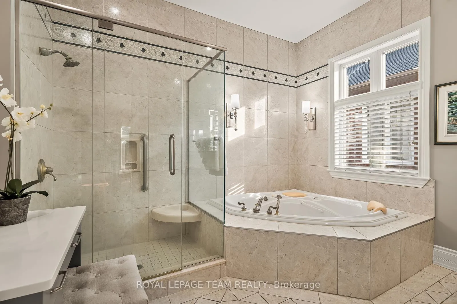 Photo 18 of 6361 Radisson Way, Ottawa, Hiawatha Park/Convent Glen — HOMEH