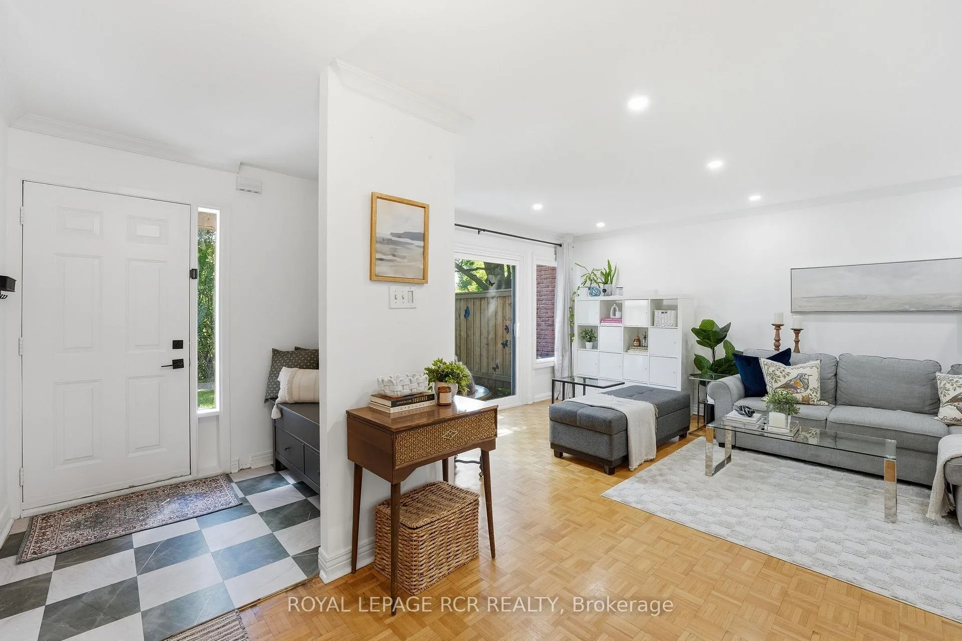Photo 4 of Unit 75, 215 Milestone Crescent, Aurora, Aurora Village — HOMEH