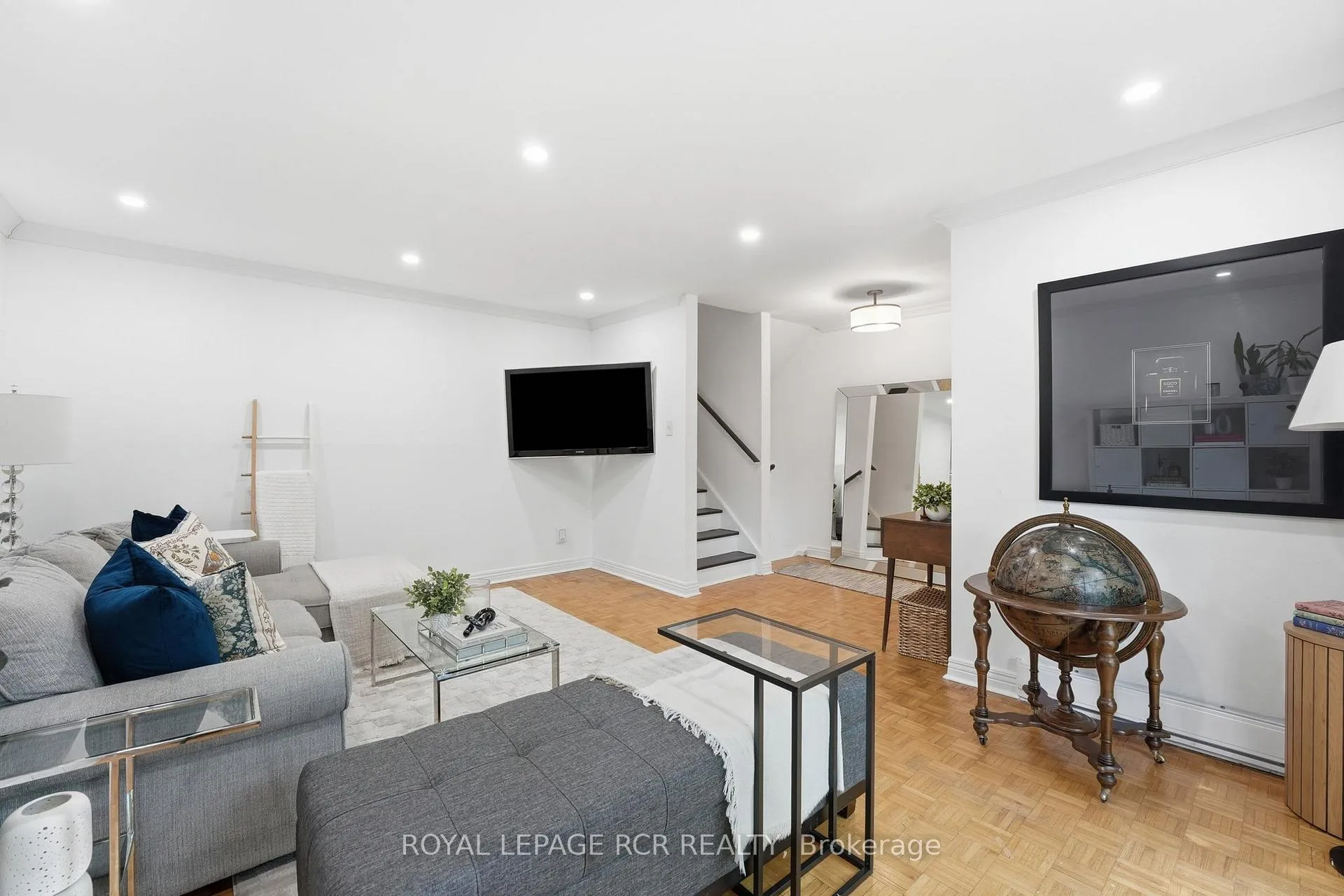 Photo 6 of Unit 75, 215 Milestone Crescent, Aurora, Aurora Village — HOMEH