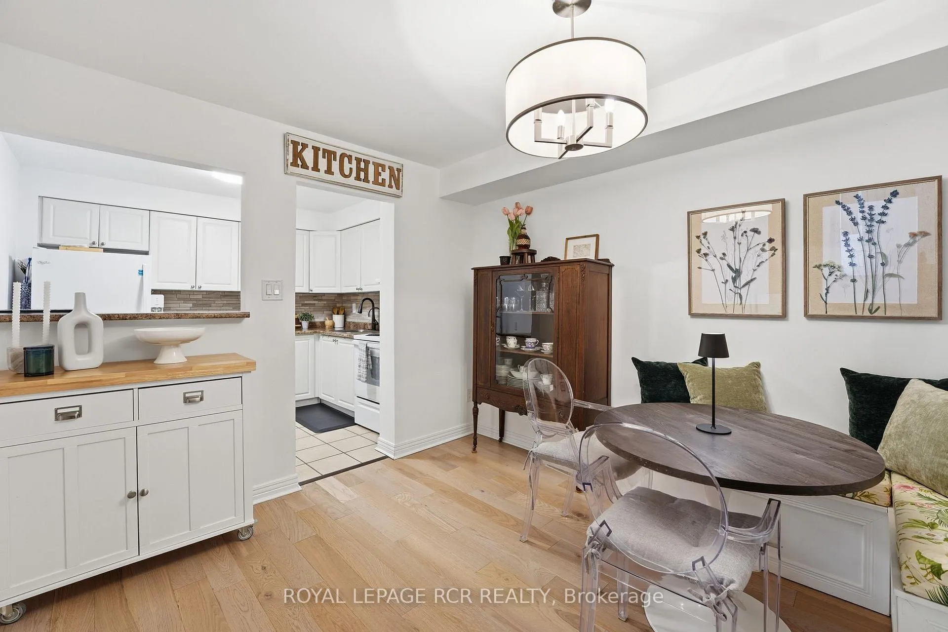 Photo 7 of Unit 75, 215 Milestone Crescent, Aurora, Aurora Village — HOMEH
