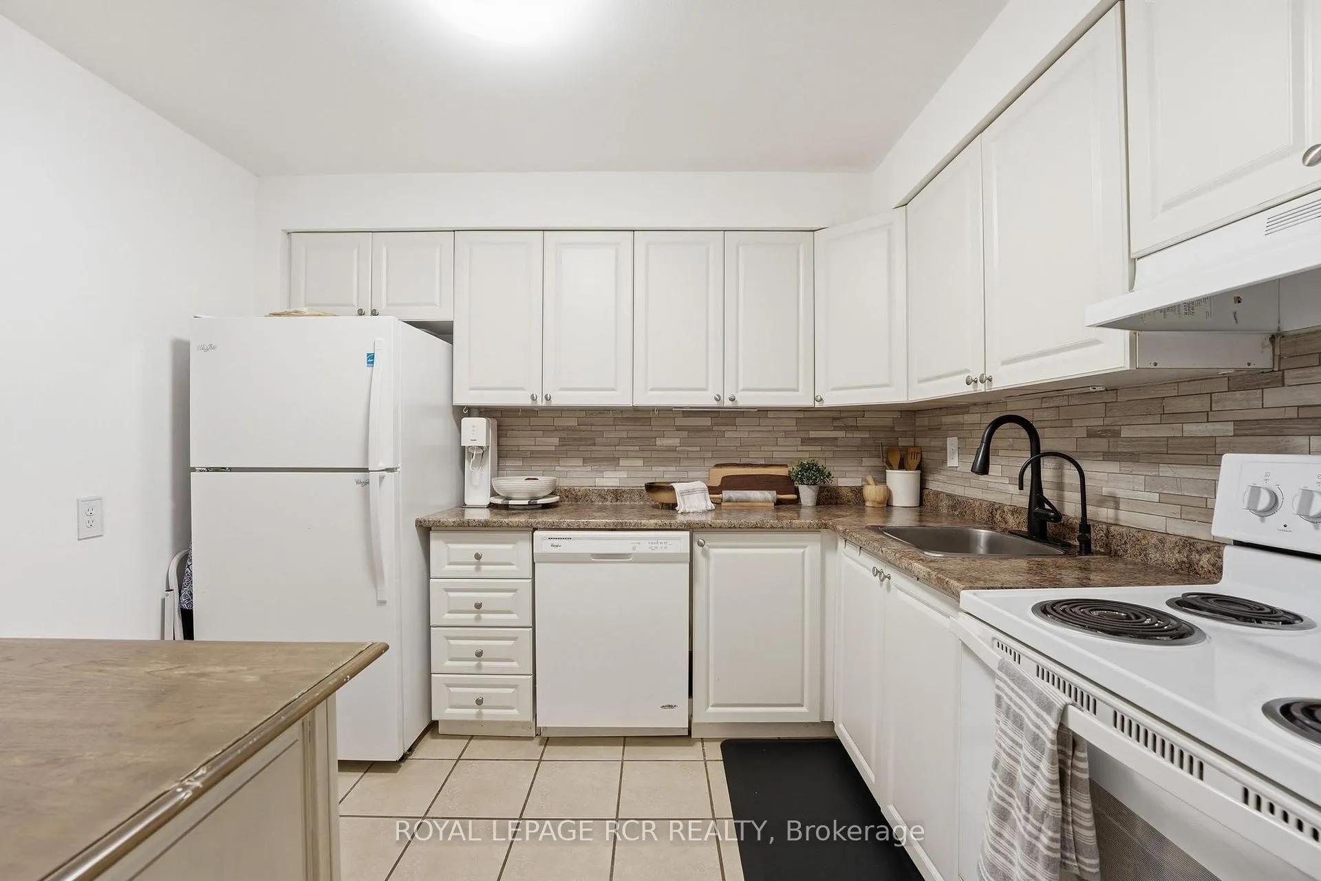 Photo 9 of Unit 75, 215 Milestone Crescent, Aurora, Aurora Village — HOMEH