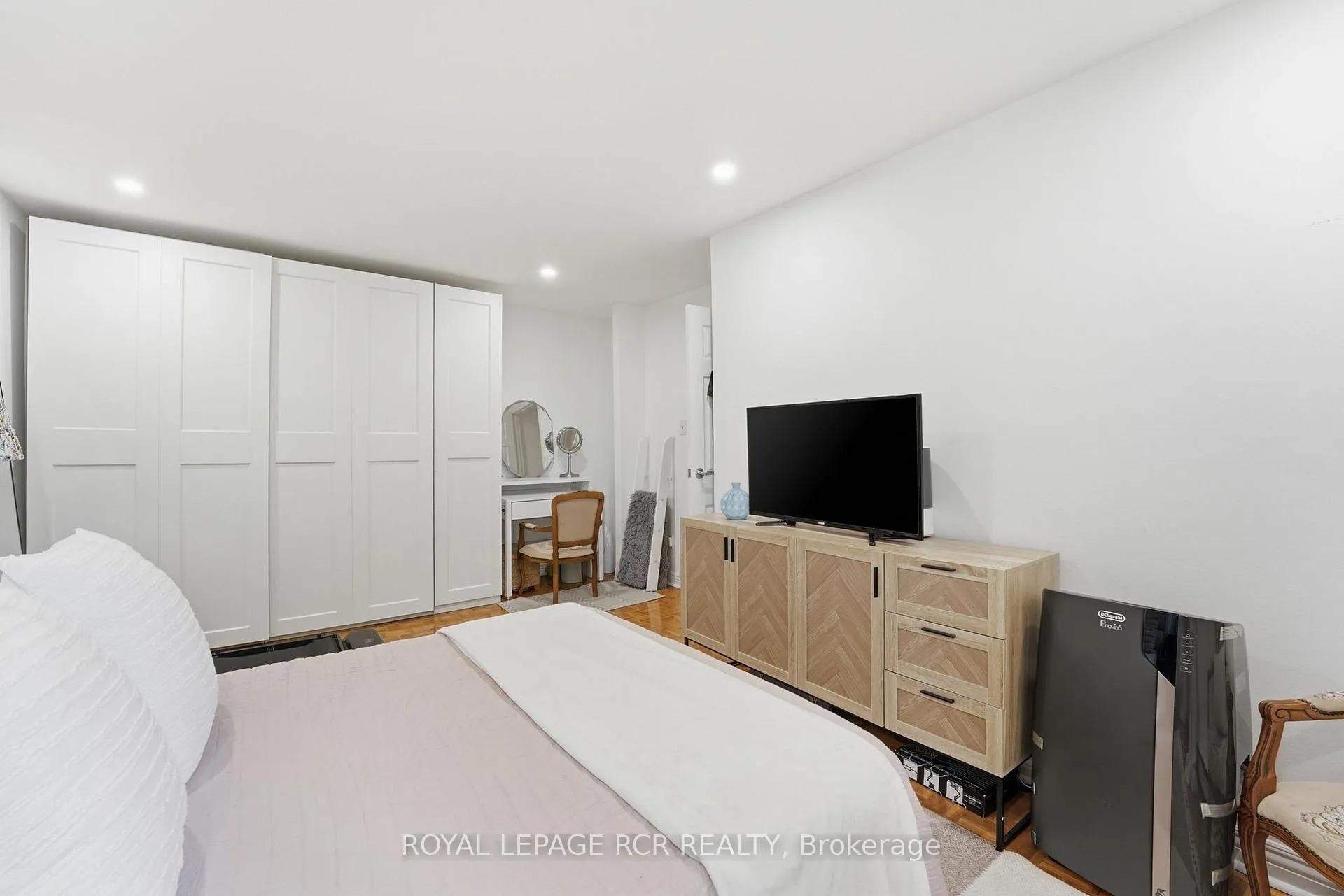 Photo 11 of Unit 75, 215 Milestone Crescent, Aurora, Aurora Village — HOMEH