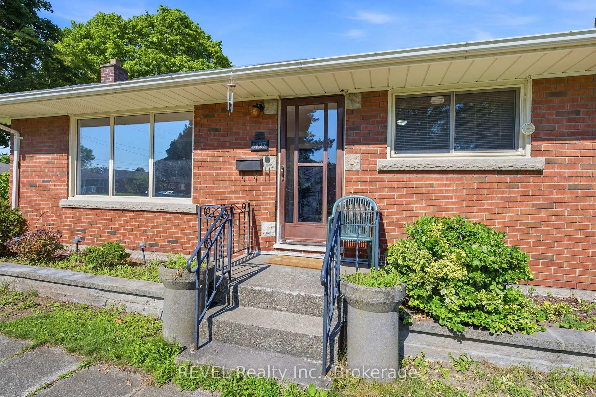 Photo 2 of 6427 Burdette Drive, Niagara Falls, Morrison — HOMEH