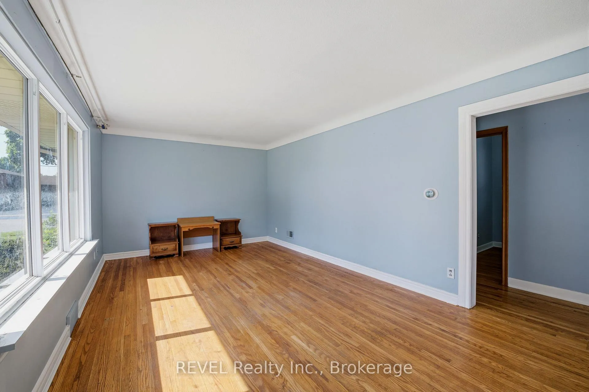 Photo 3 of 6427 Burdette Drive, Niagara Falls, Morrison — HOMEH