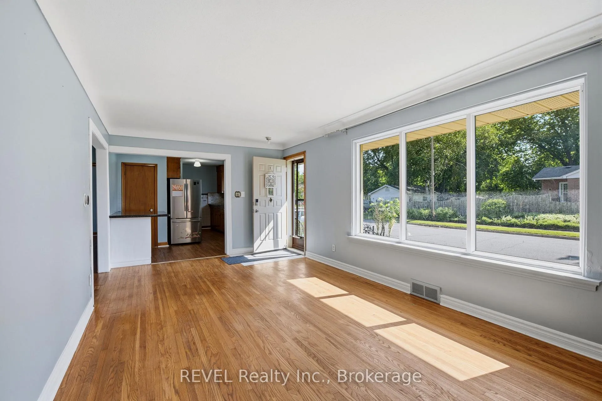 Photo 5 of 6427 Burdette Drive, Niagara Falls, Morrison — HOMEH