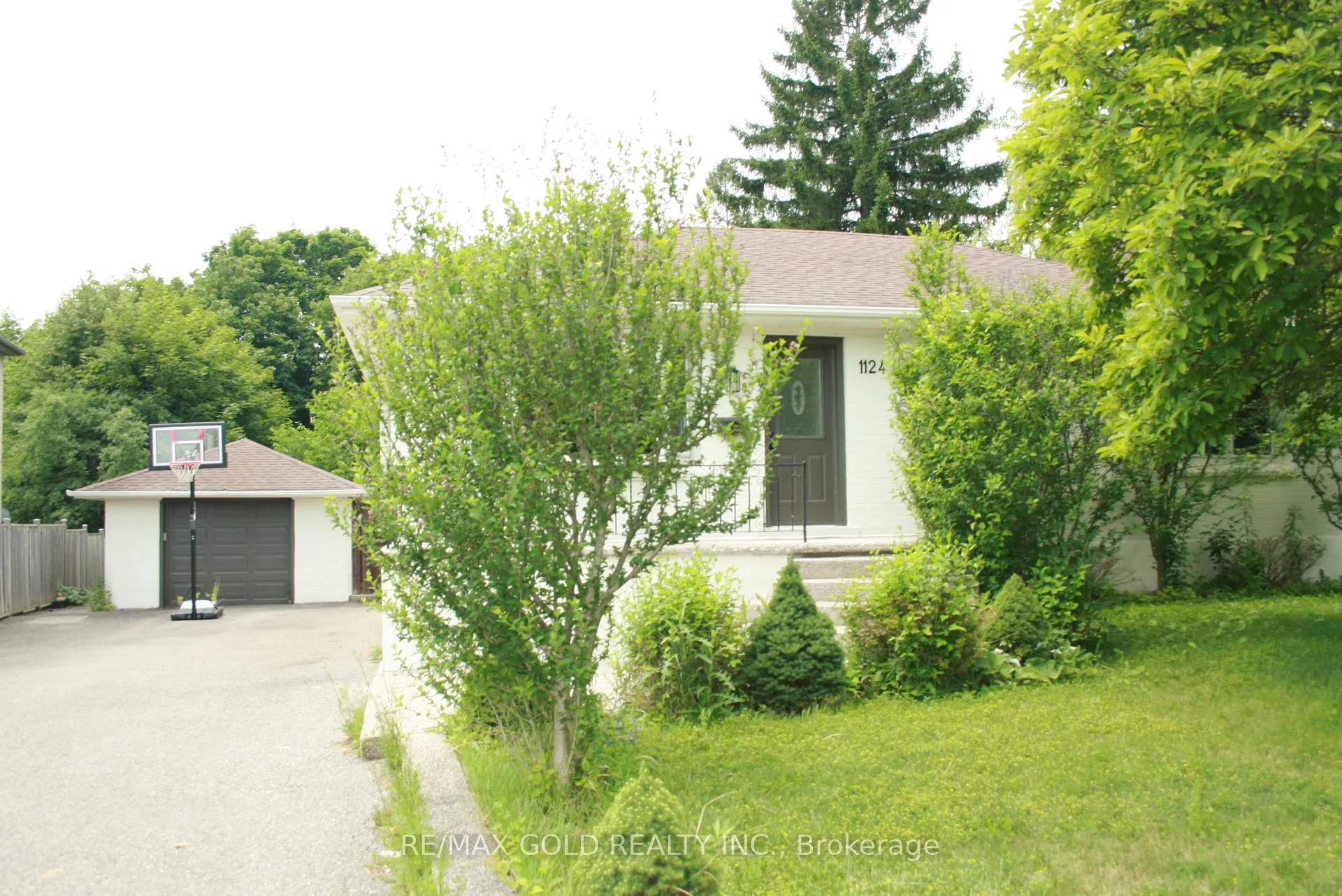 Photo 3 of 1124 Kent Avenue, Oakville, College Park — HOMEH