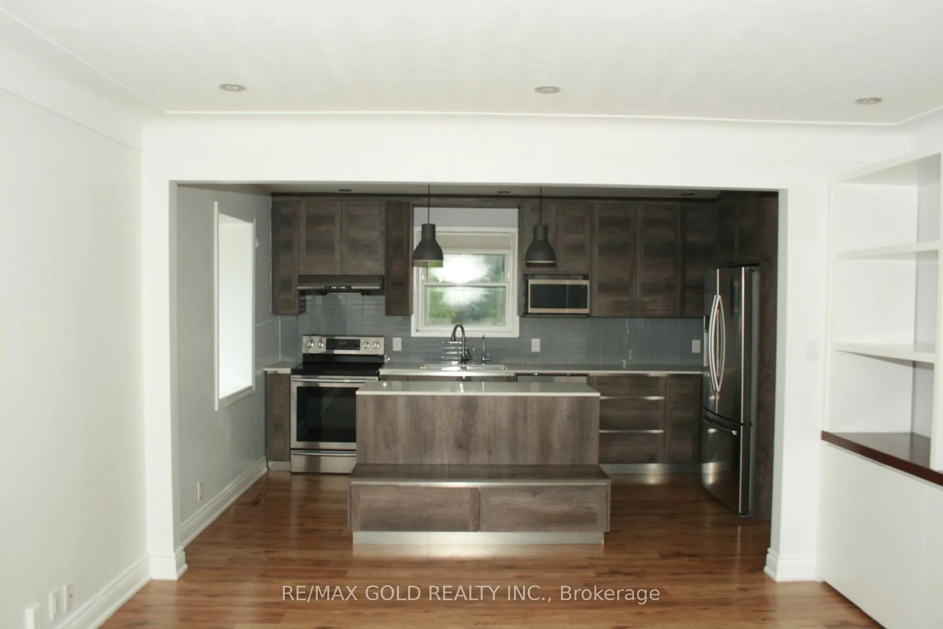 Photo 6 of 1124 Kent Avenue, Oakville, College Park — HOMEH