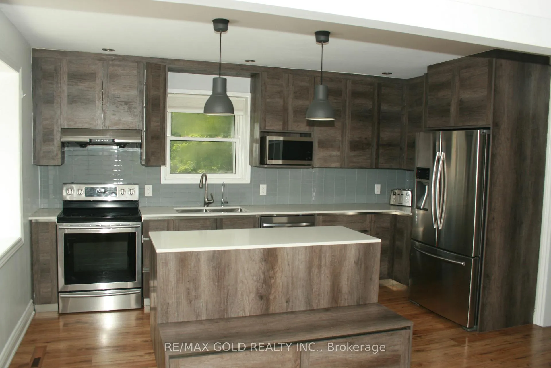 Photo 7 of 1124 Kent Avenue, Oakville, College Park — HOMEH