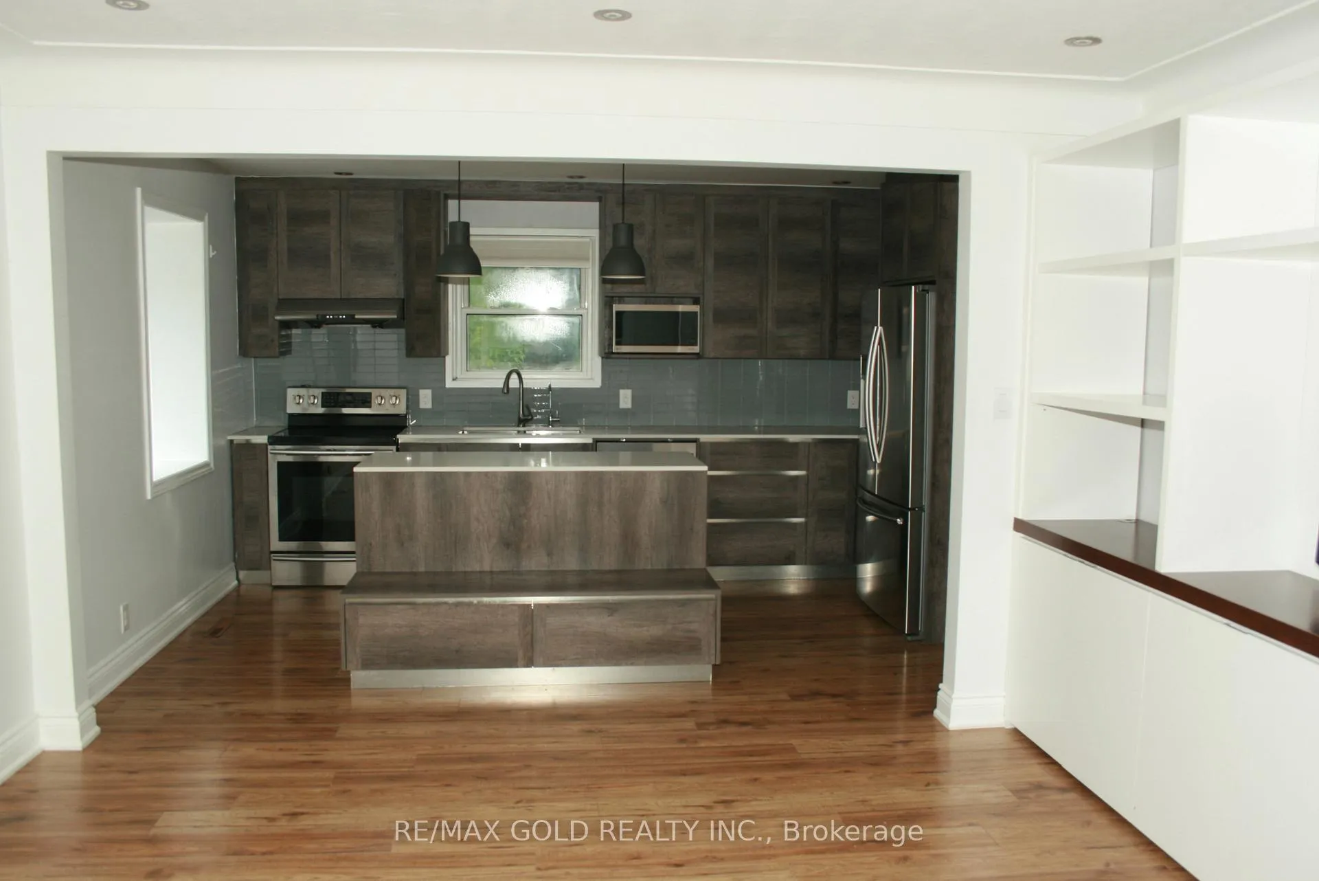 Photo 8 of 1124 Kent Avenue, Oakville, College Park — HOMEH