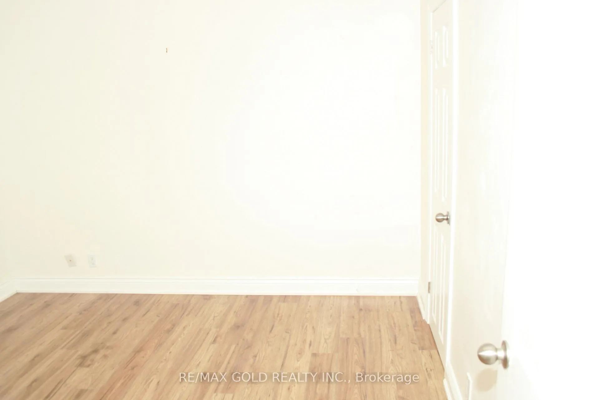 Photo 11 of 1124 Kent Avenue, Oakville, College Park — HOMEH