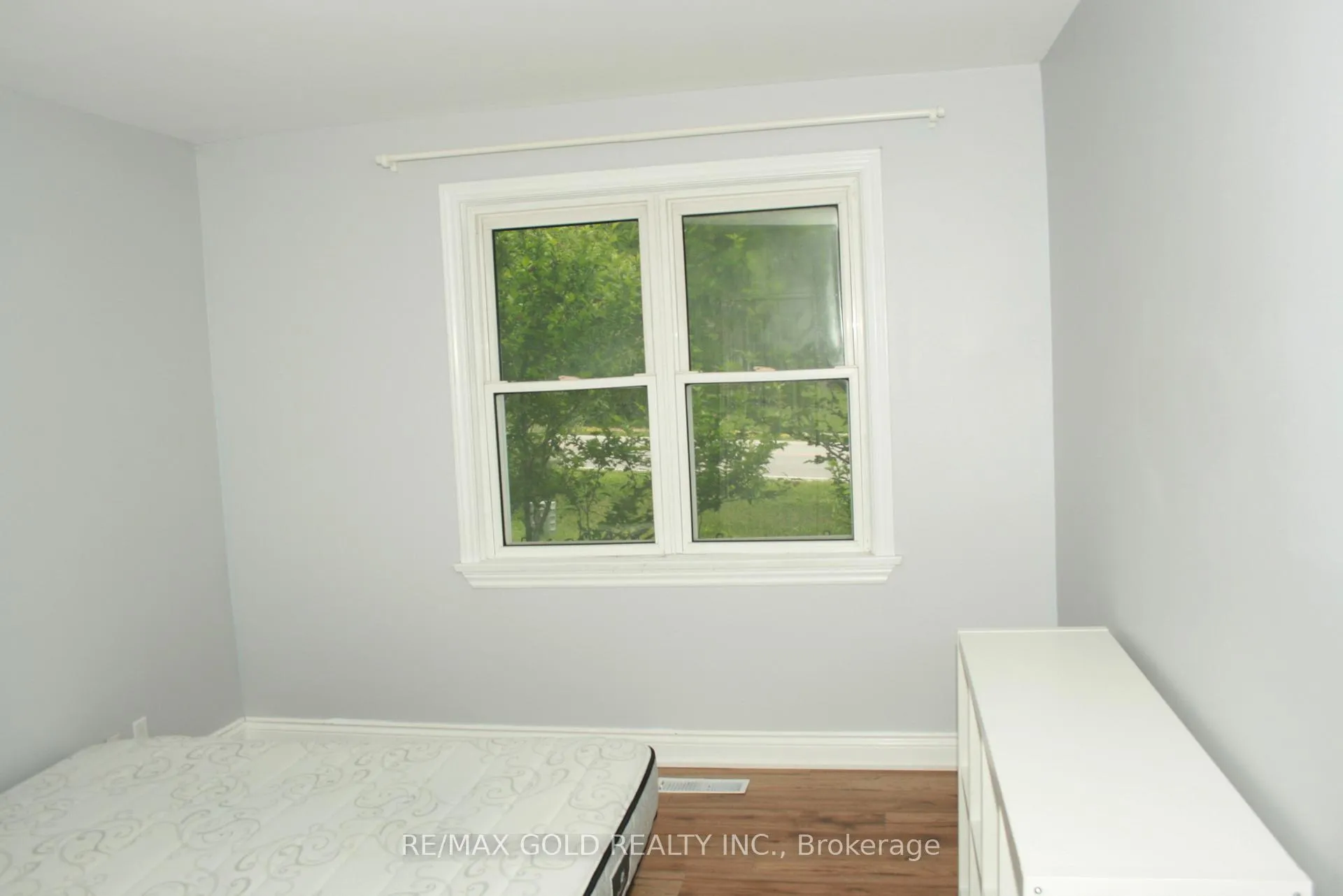 Photo 12 of 1124 Kent Avenue, Oakville, College Park — HOMEH