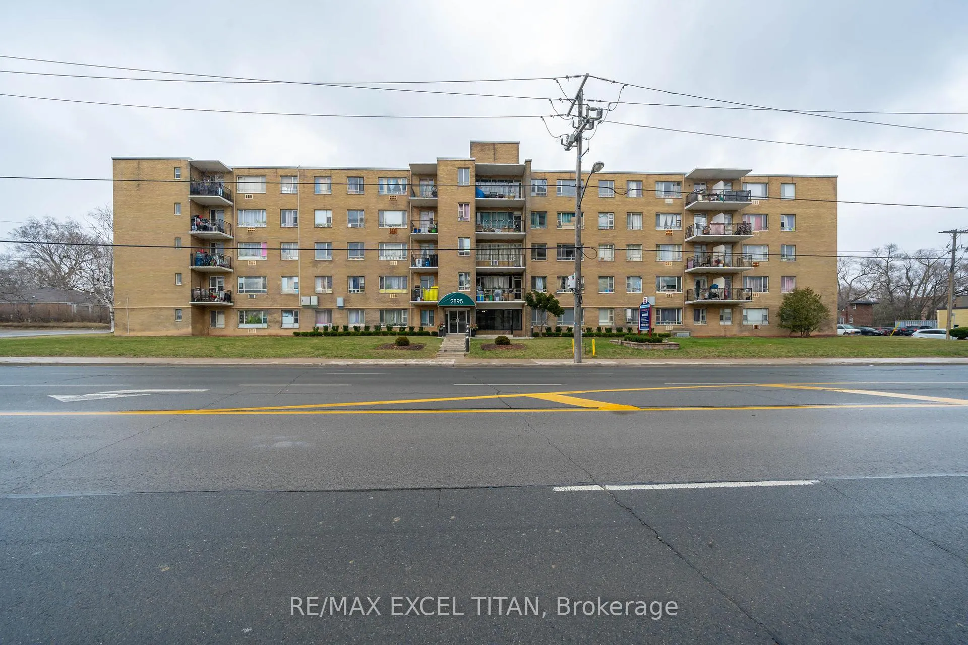 Front of Unit 107, 2895 Bathurst Street