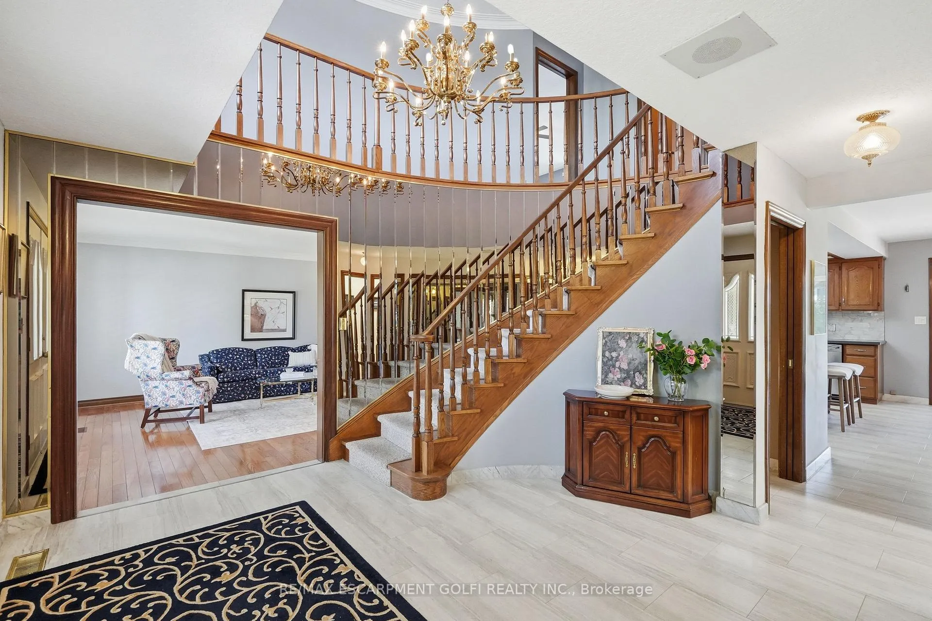 Photo 3 of 24 Renfrew Drive, Thorold, Confederation Heights — HOMEH