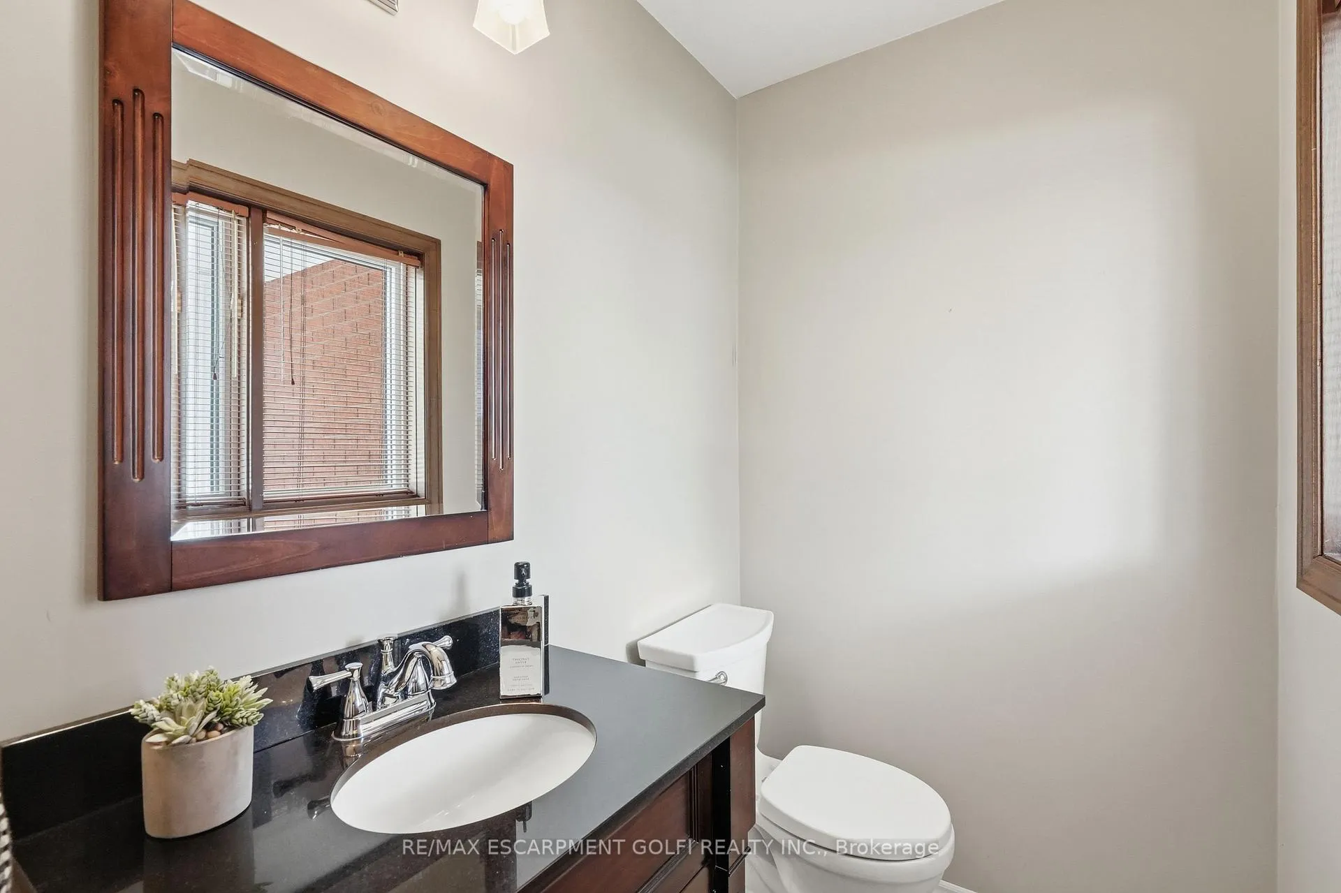 Photo 15 of 24 Renfrew Drive, Thorold, Confederation Heights — HOMEH
