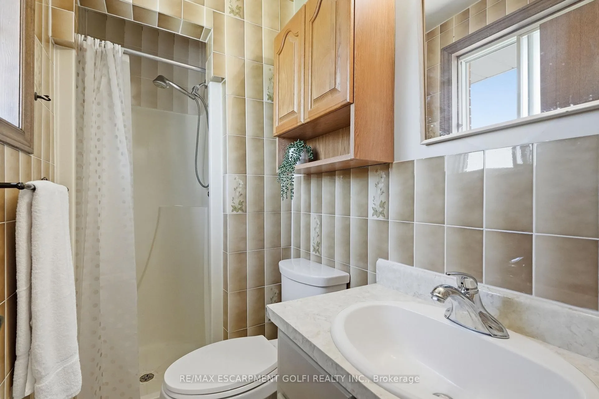 Photo 19 of 24 Renfrew Drive, Thorold, Confederation Heights — HOMEH