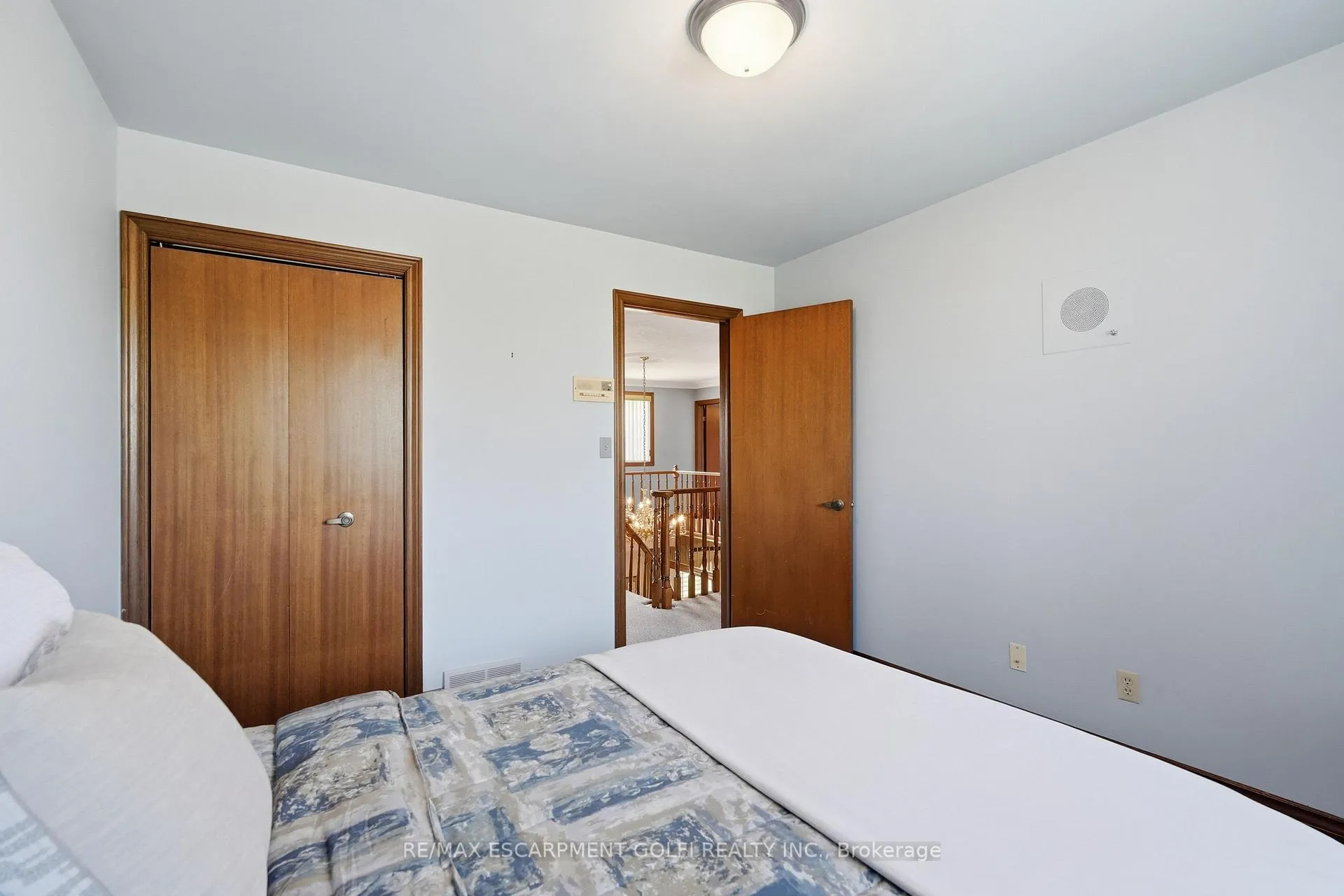 Photo 23 of 24 Renfrew Drive, Thorold, Confederation Heights — HOMEH