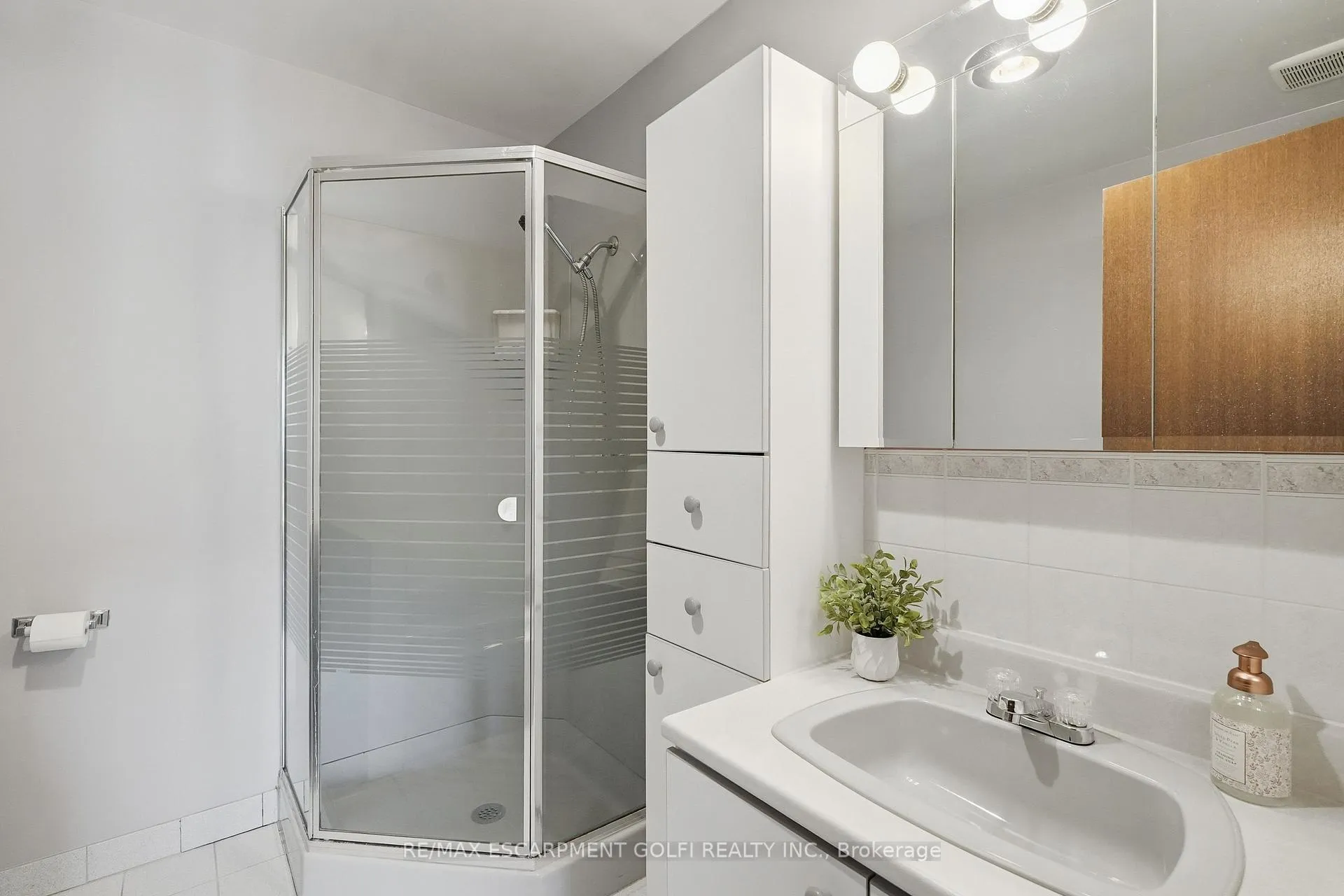 Photo 28 of 24 Renfrew Drive, Thorold, Confederation Heights — HOMEH