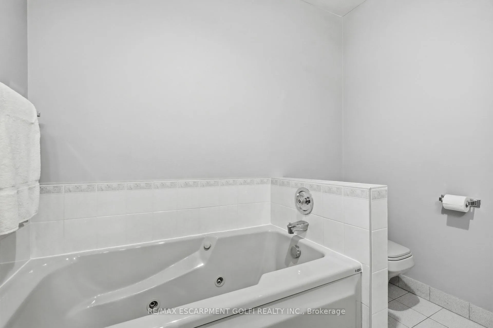 Photo 29 of 24 Renfrew Drive, Thorold, Confederation Heights — HOMEH