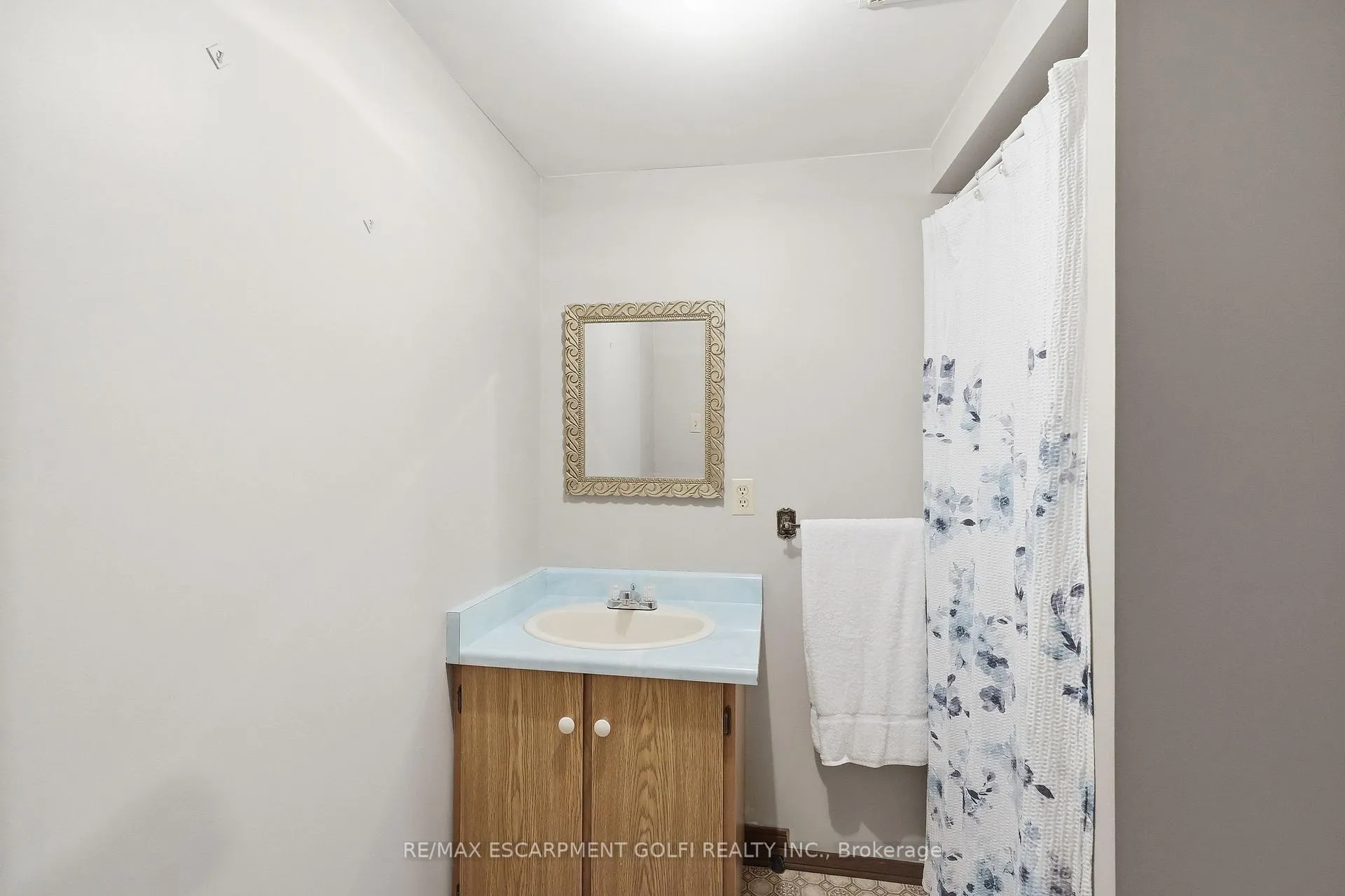 Photo 34 of 24 Renfrew Drive, Thorold, Confederation Heights — HOMEH