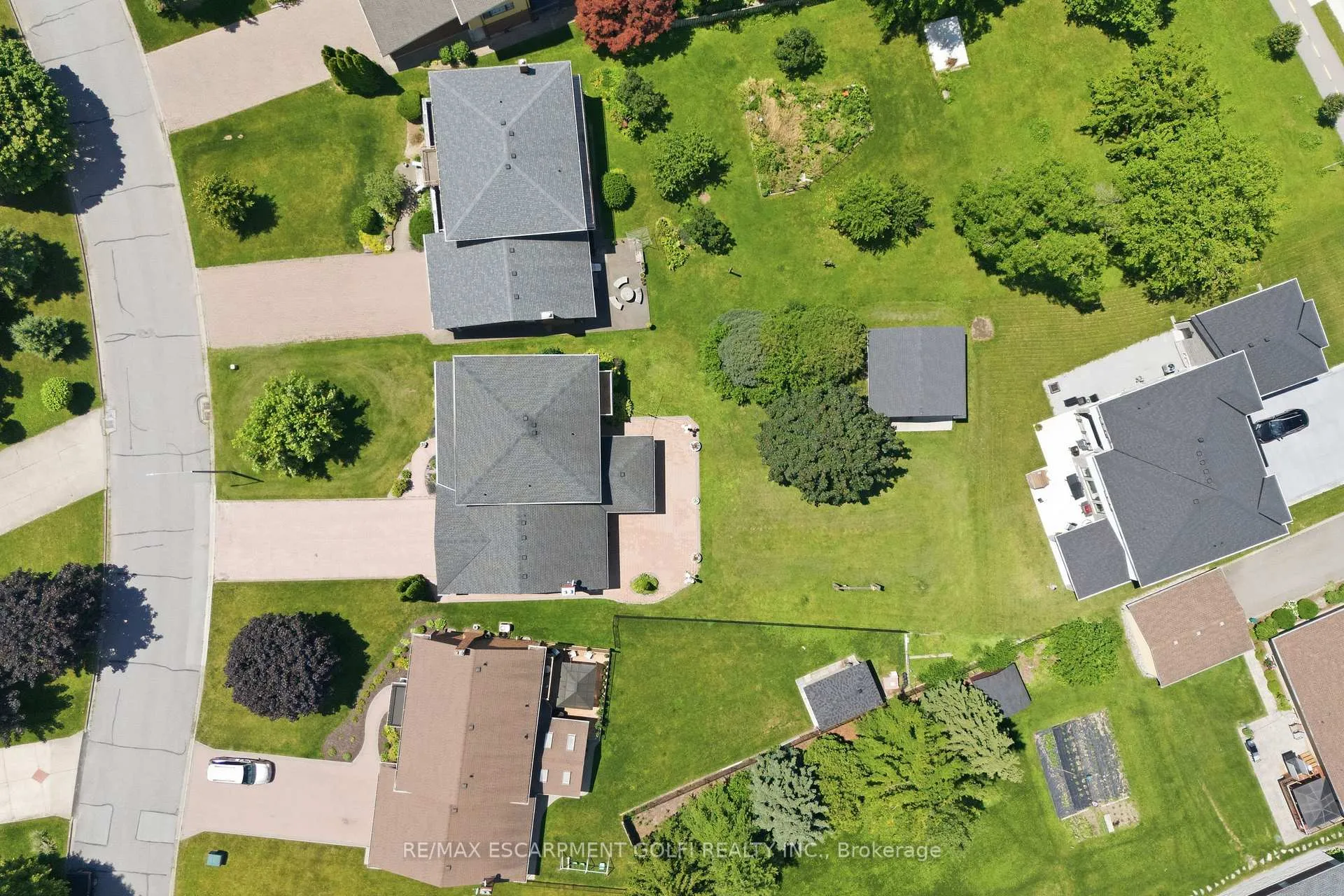 Photo 43 of 24 Renfrew Drive, Thorold, Confederation Heights — HOMEH