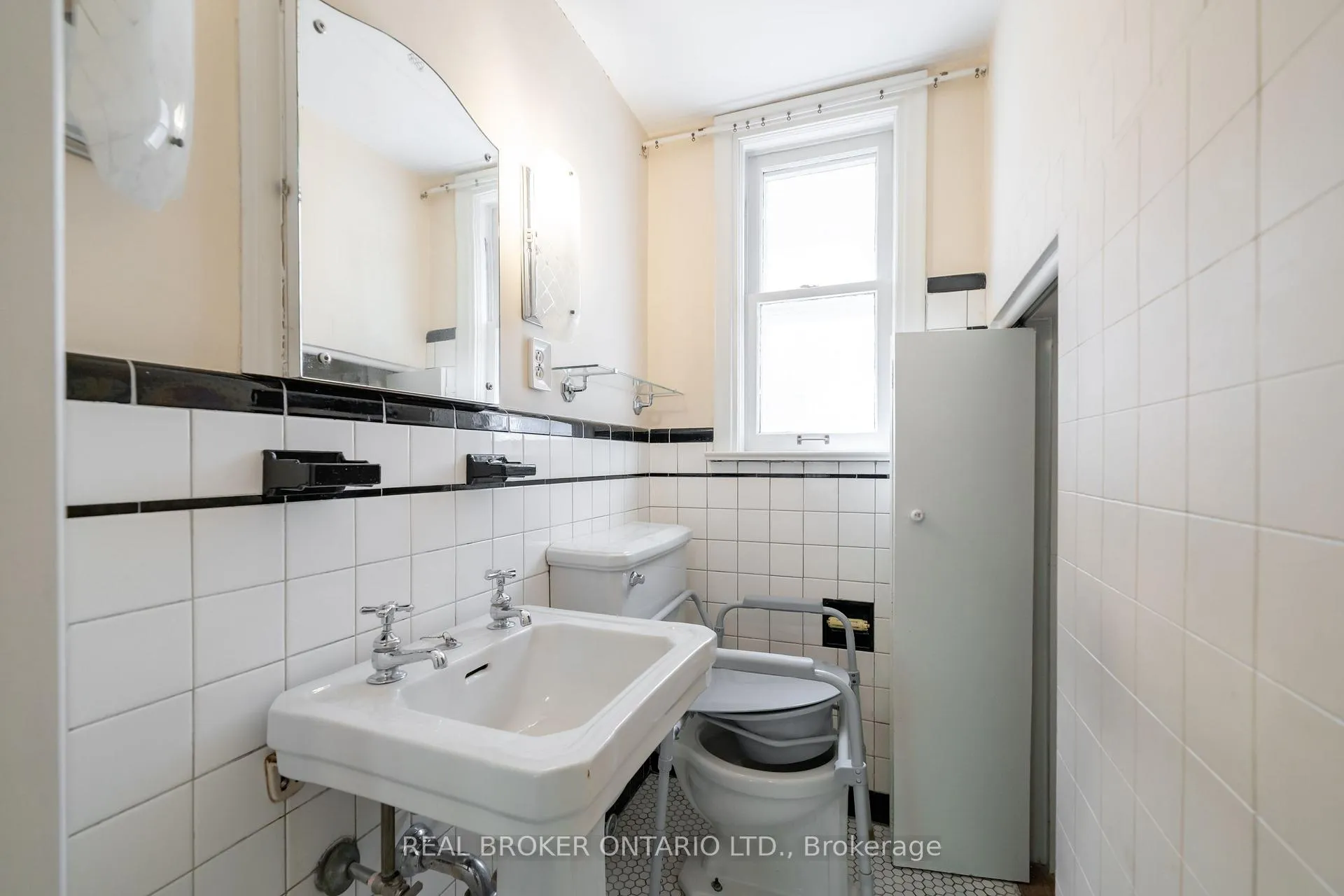Photo 15 of 483 Melrose Avenue, Toronto, Bedford Park-Nortown — HOMEH