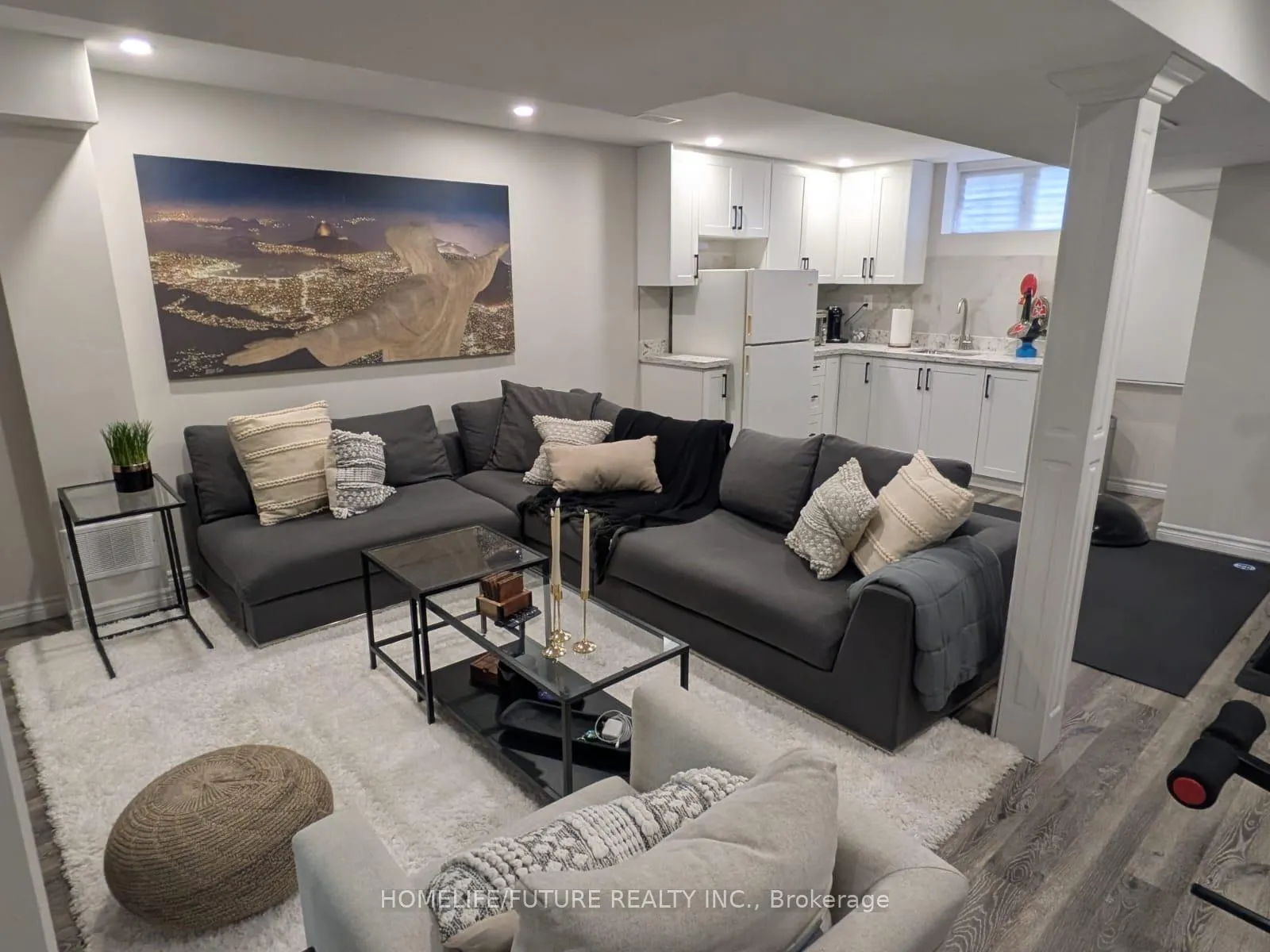 Photo 3 of 301 Davos Road, Vaughan, Vellore Village — HOMEH